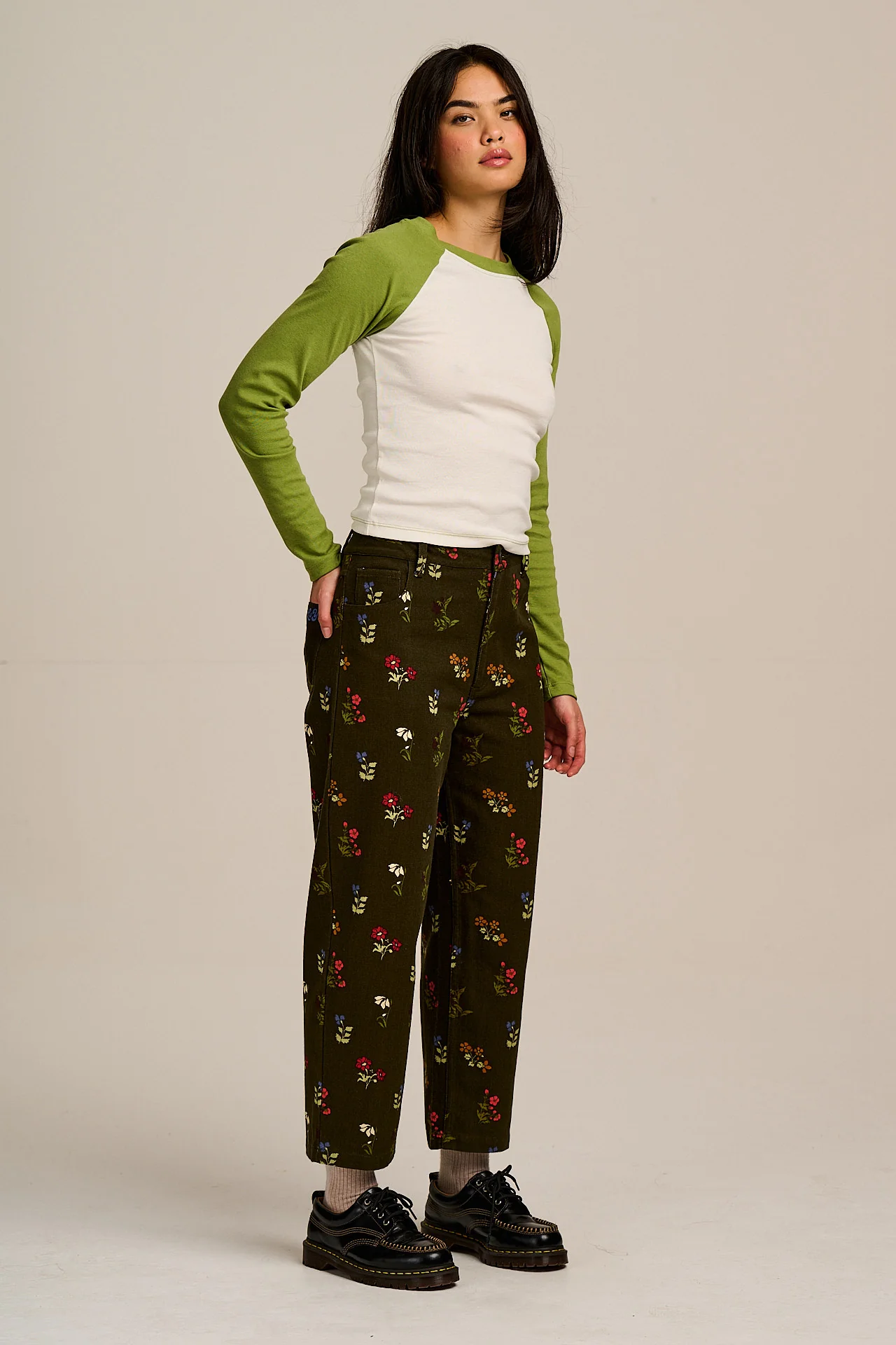 Drew - Cropped Straight Leg Cotton Trousers in Winter Blooms - Image 7