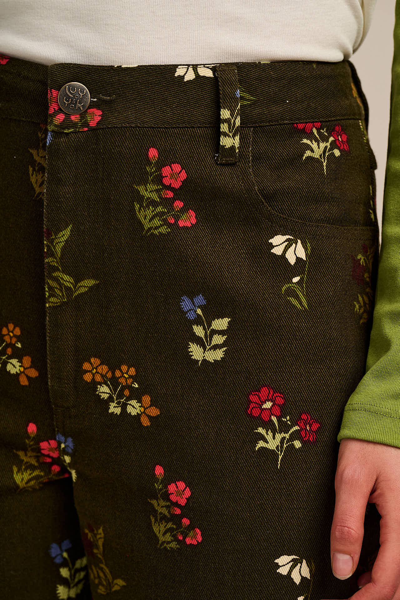 Drew - Cropped Straight Leg Cotton Trousers in Winter Blooms - Image 8