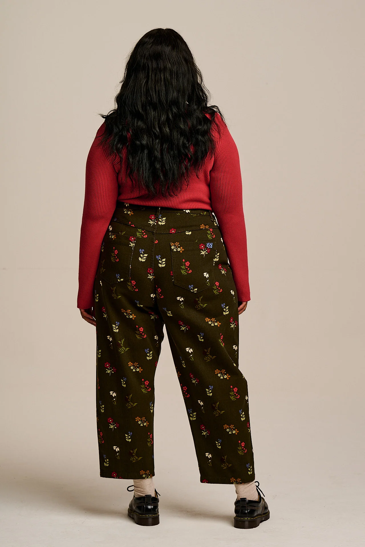 Drew - Cropped Straight Leg Cotton Trousers in Winter Blooms - Image 9