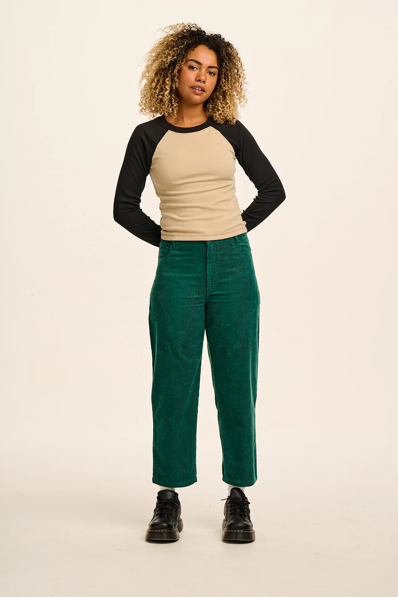 Drew - Cropped Straight Leg Corduroy Trousers in Teal - Image 5