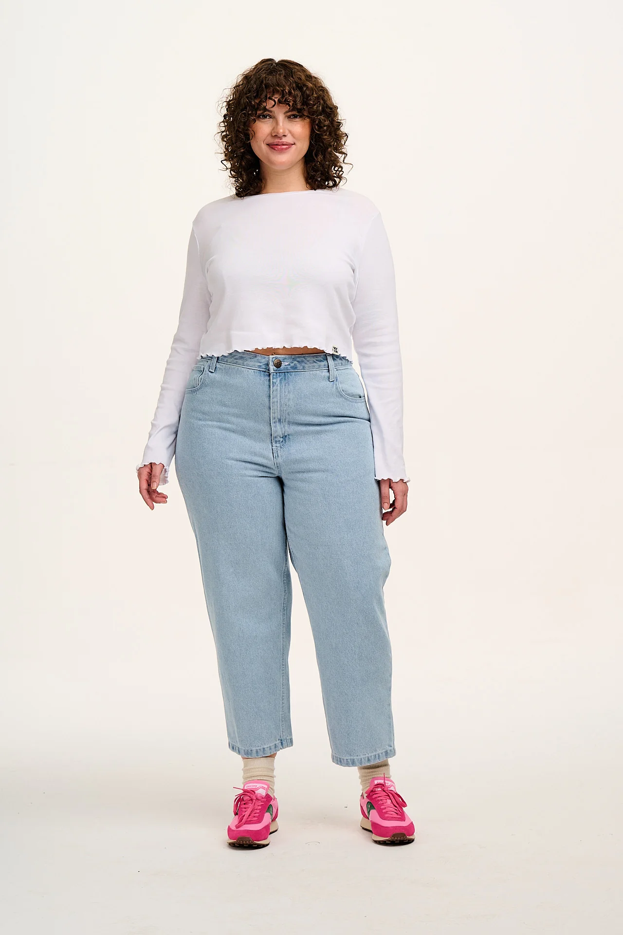 Drew - Cropped Straight Leg Denim Jeans in Light Wash Blue - Image 10