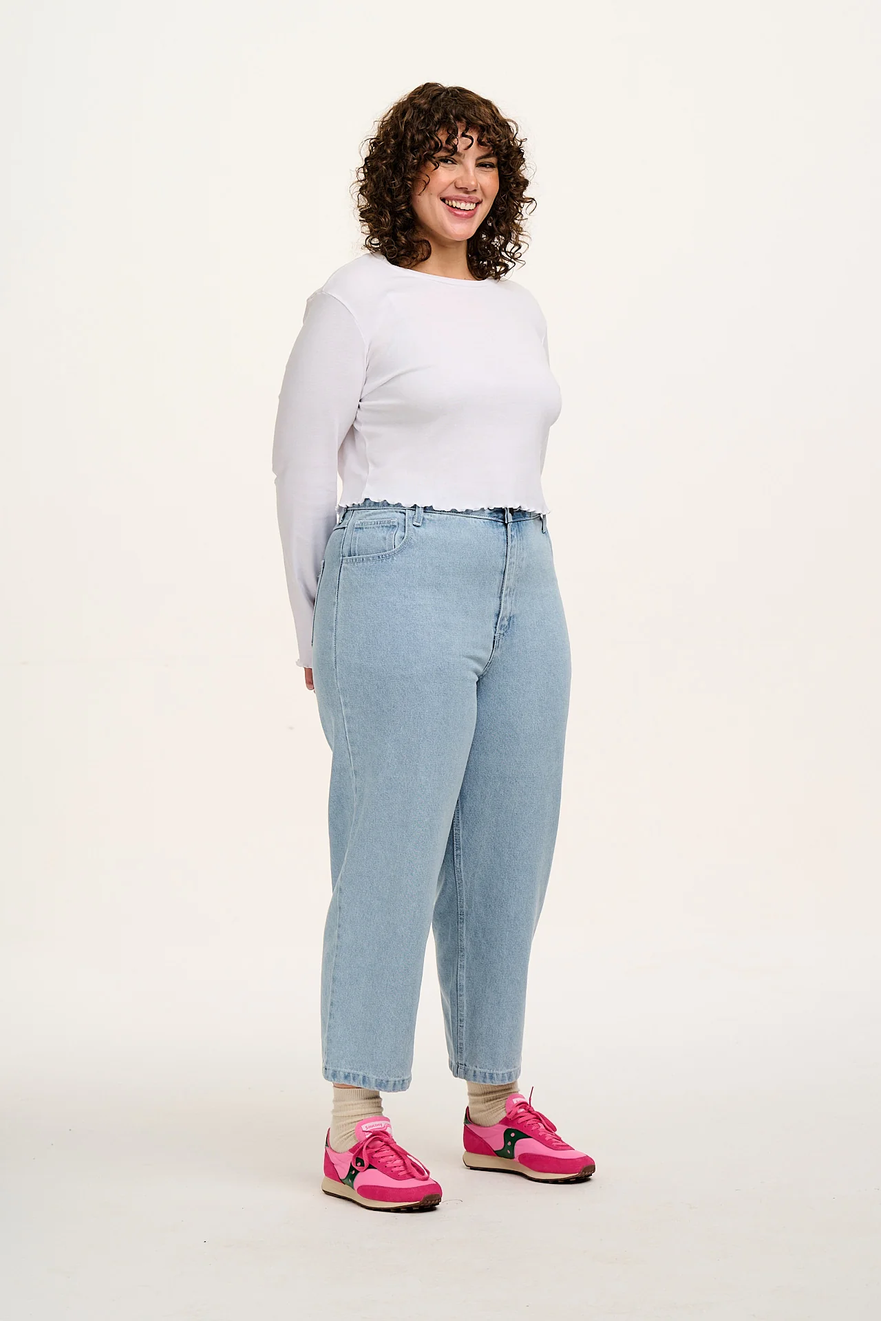 Drew - Cropped Straight Leg Denim Jeans in Light Wash Blue - Image 11