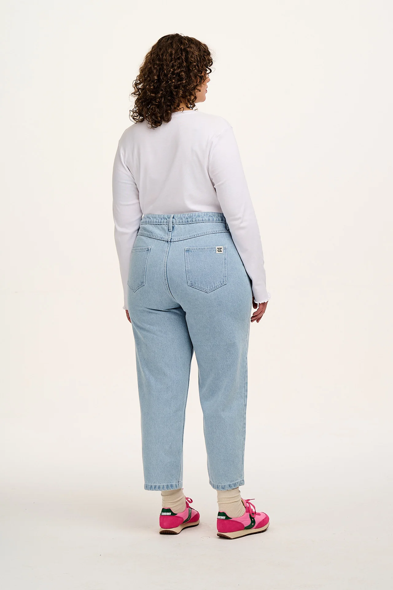 Drew - Cropped Straight Leg Denim Jeans in Light Wash Blue - Image 12