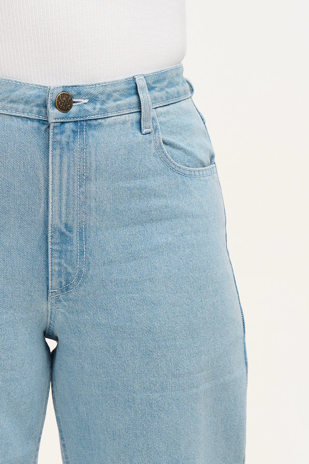 Drew - Cropped Straight Leg Denim Jeans in Light Wash Blue - Image 14