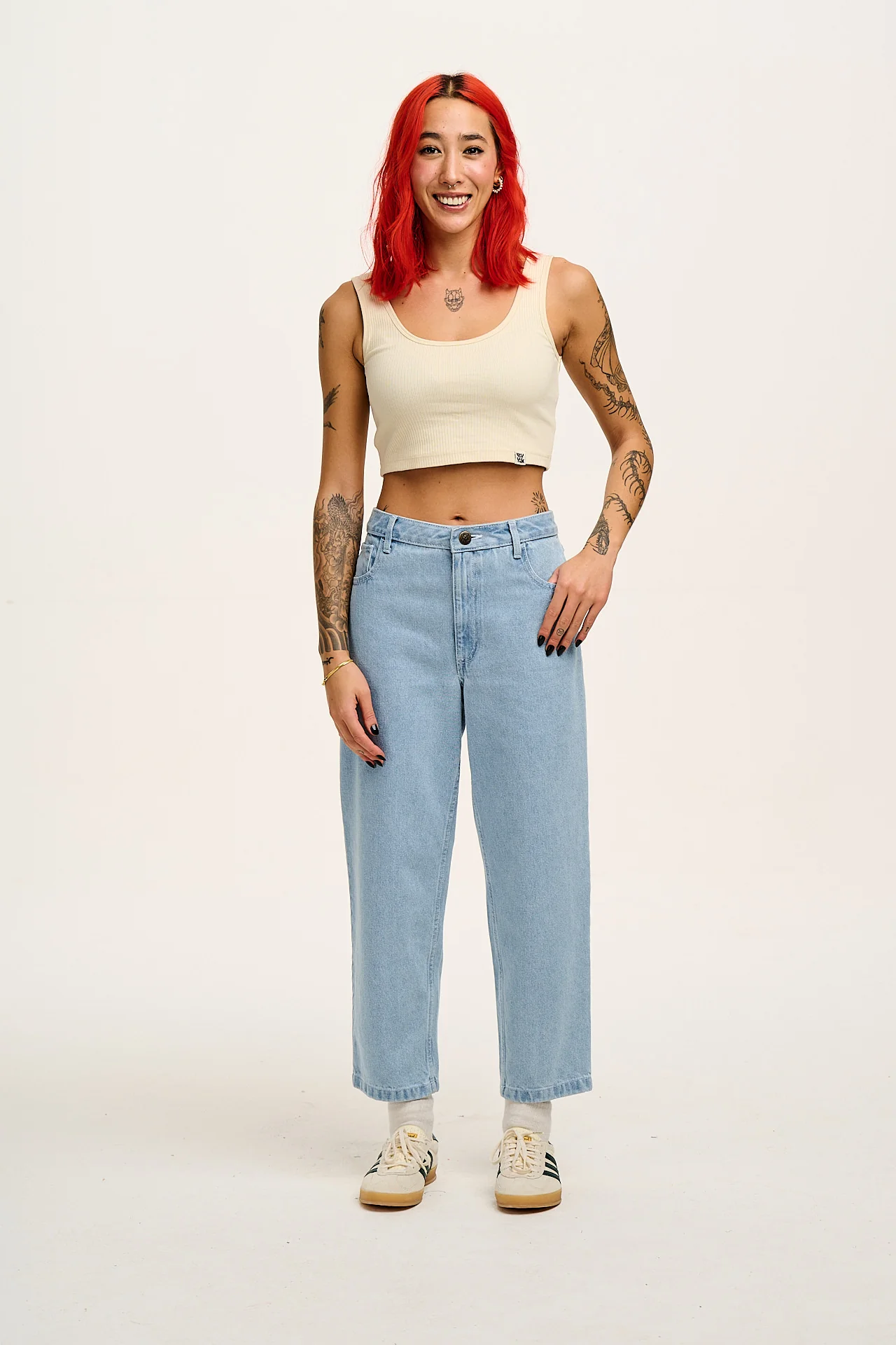Drew - Cropped Straight Leg Denim Jeans in Light Wash Blue - Image 4