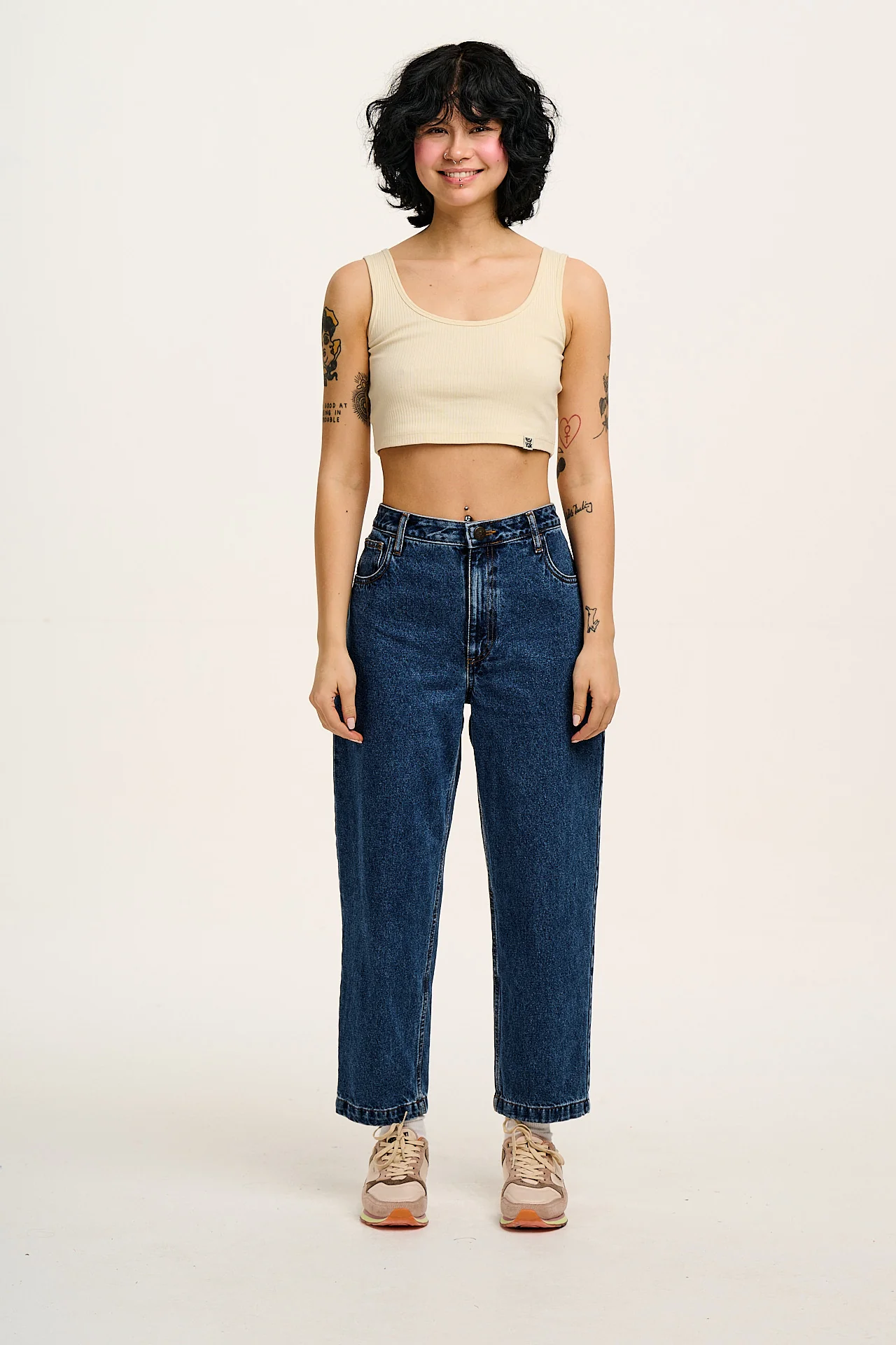 Drew - Cropped Straight Leg Denim Jeans in Mid Wash Blue - Image 11