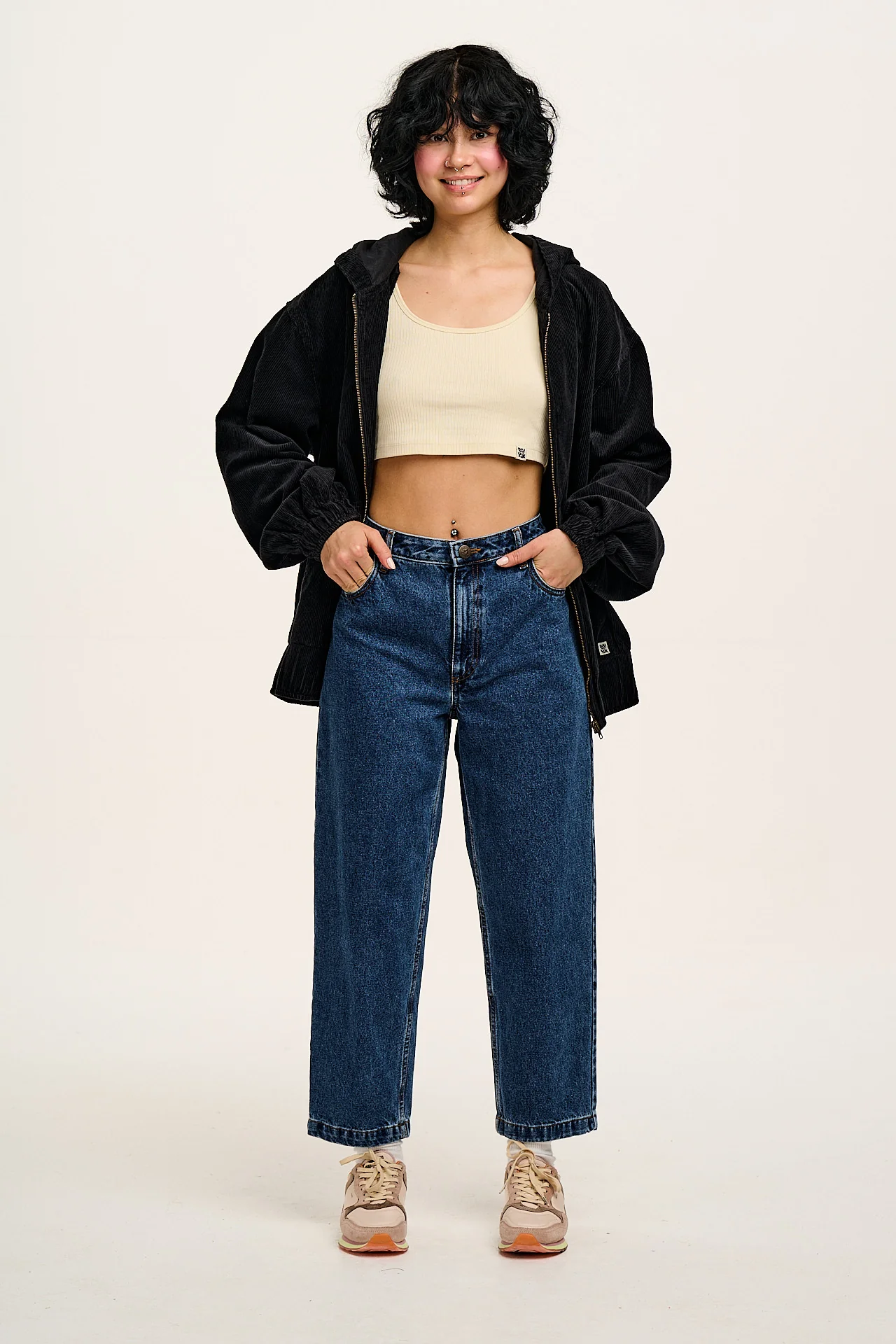 Drew - Cropped Straight Leg Denim Jeans in Mid Wash Blue - Image 12