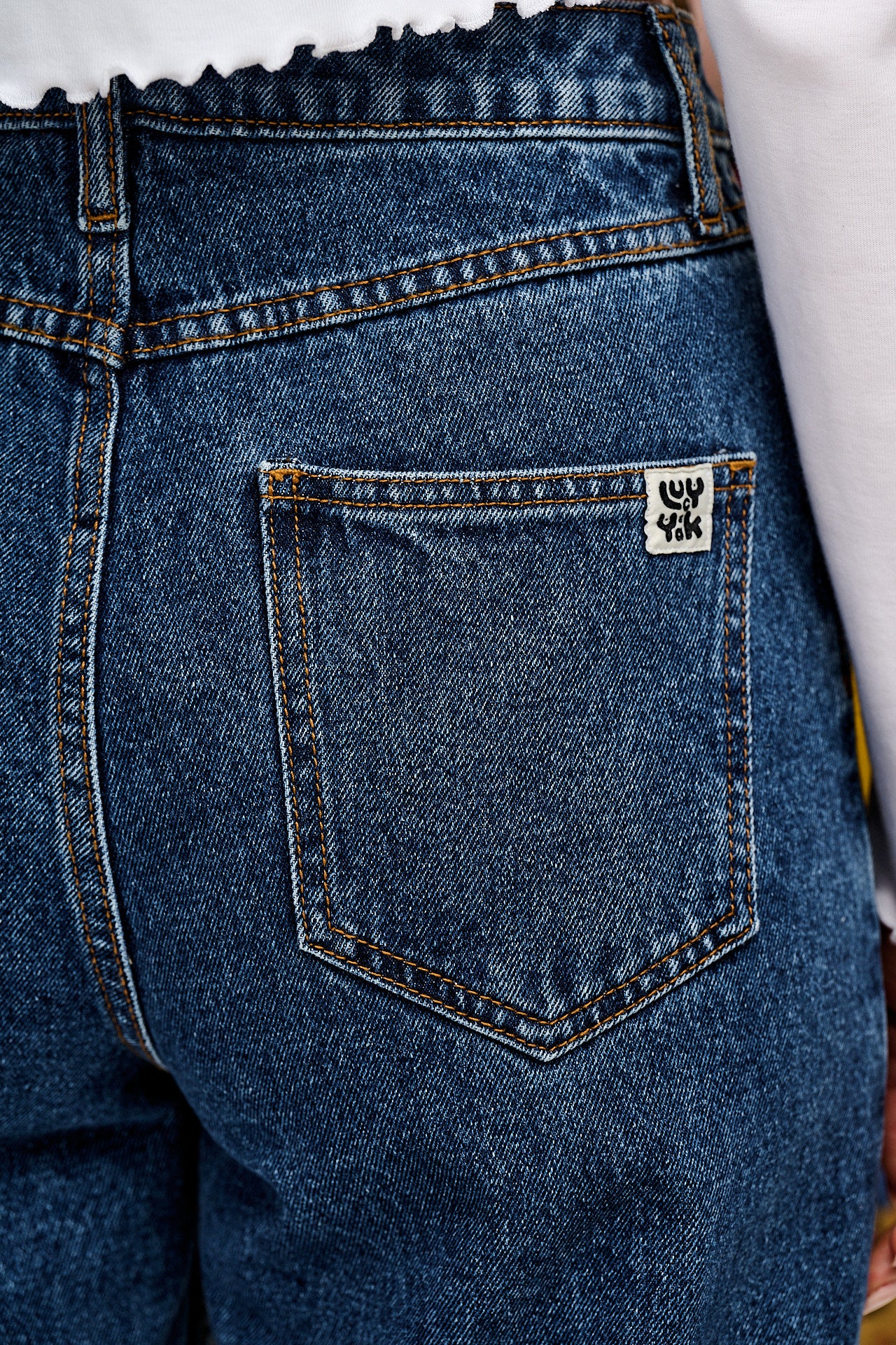 Drew - Cropped Straight Leg Denim Jeans in Mid Wash Blue - Image 6