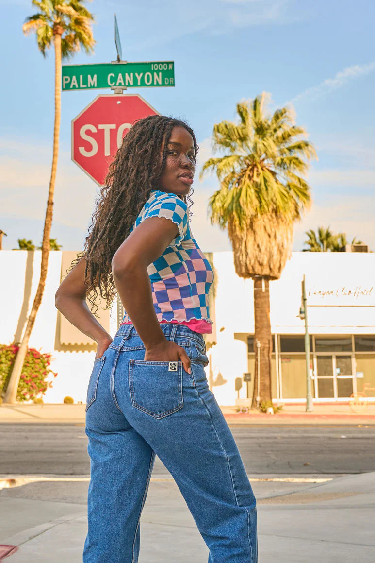 Drew - Cropped Straight Leg Denim Jeans in Mid Wash Blue - Image 8