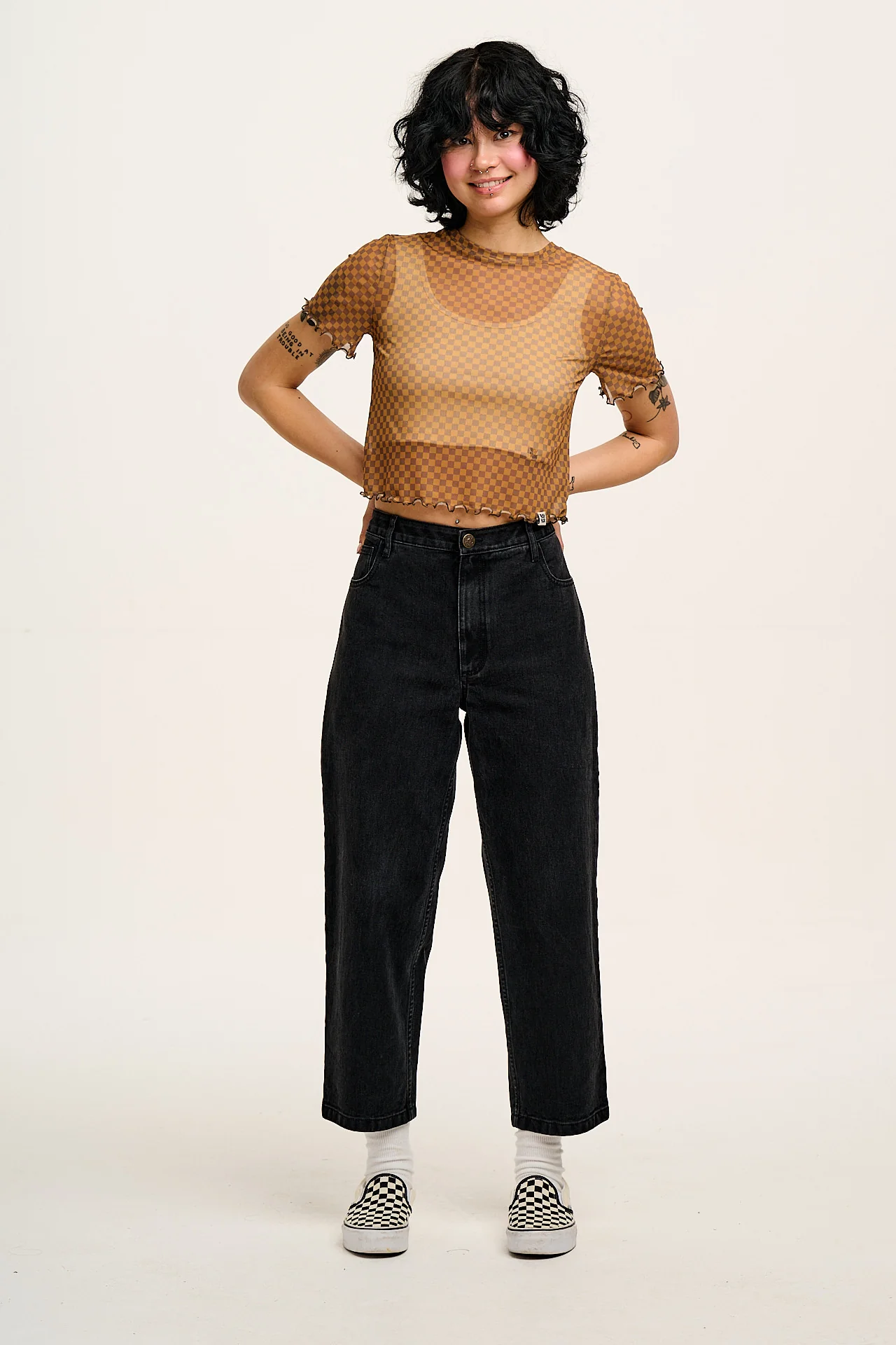 Drew - Cropped Straight Leg Denim Jeans in Washed Black - Image 4