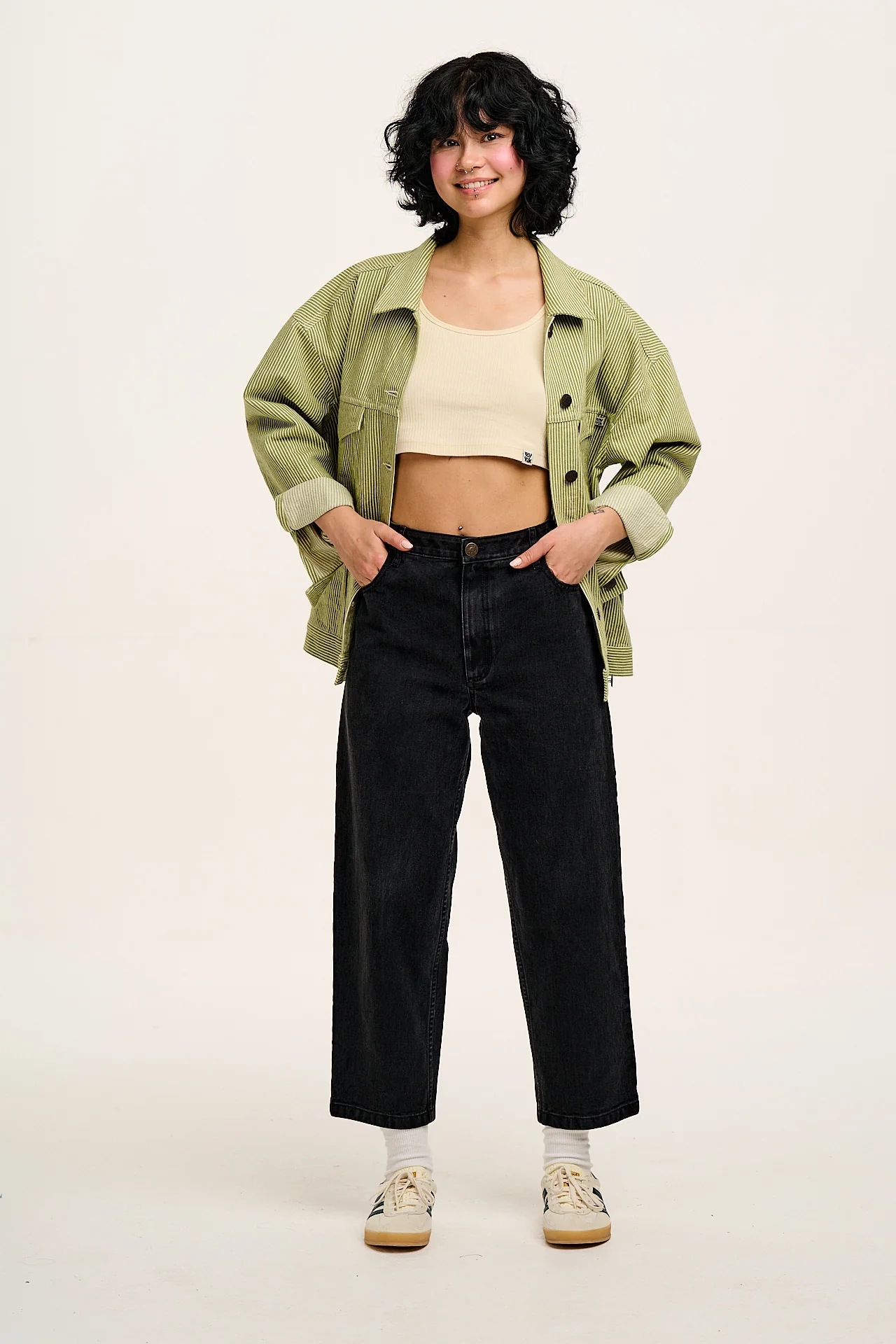 Drew - Cropped Straight Leg Denim Jeans in Washed Black - Image 6