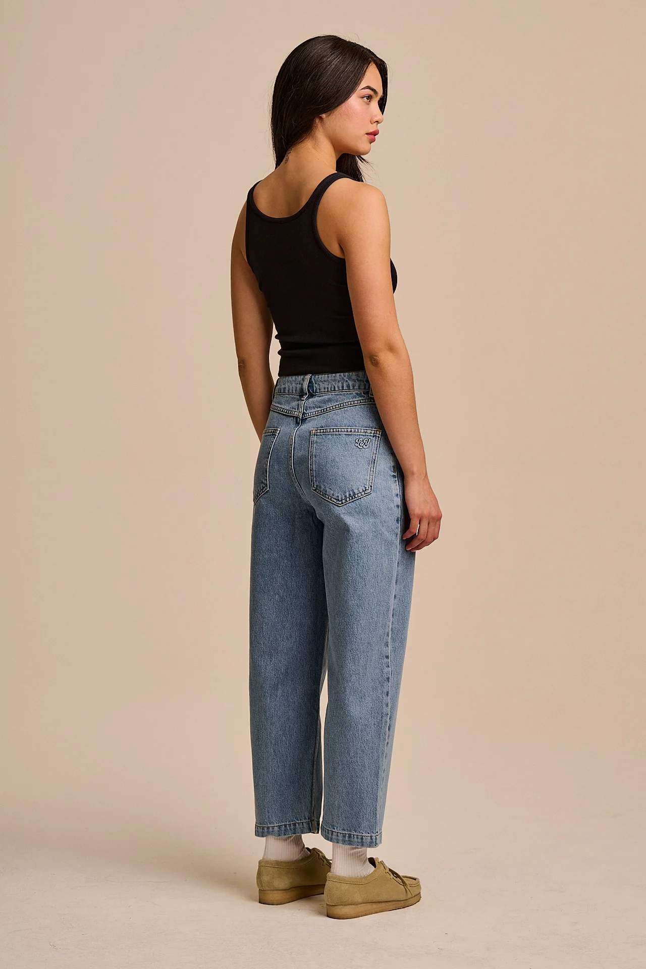 Drew - Cropped Straight Leg Cotton Trousers in Lightwash Blue - Image 7