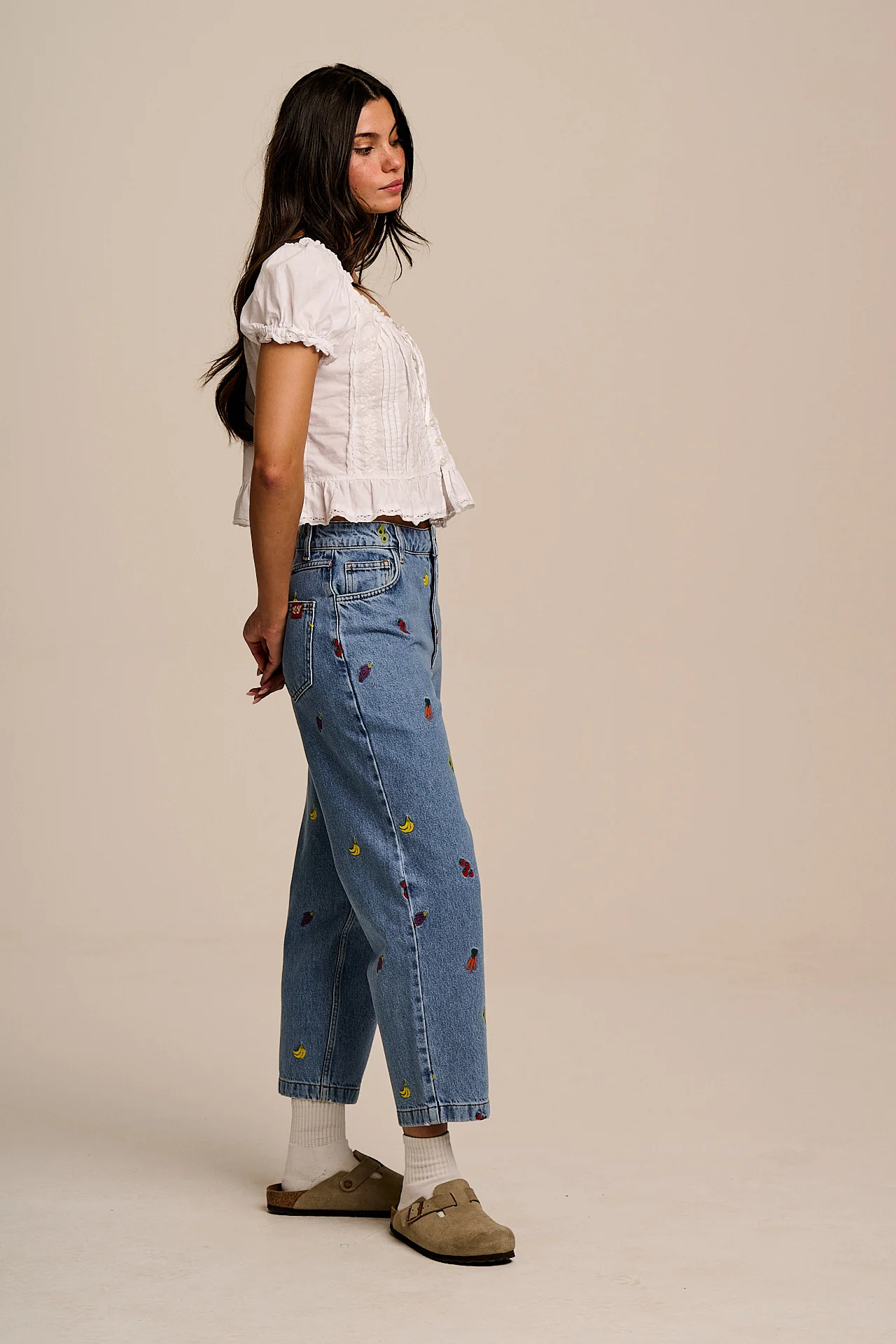 Drew - Cropped Straight Legged Cotton Trousers in Light Wash Veg Embroidery - Image 10