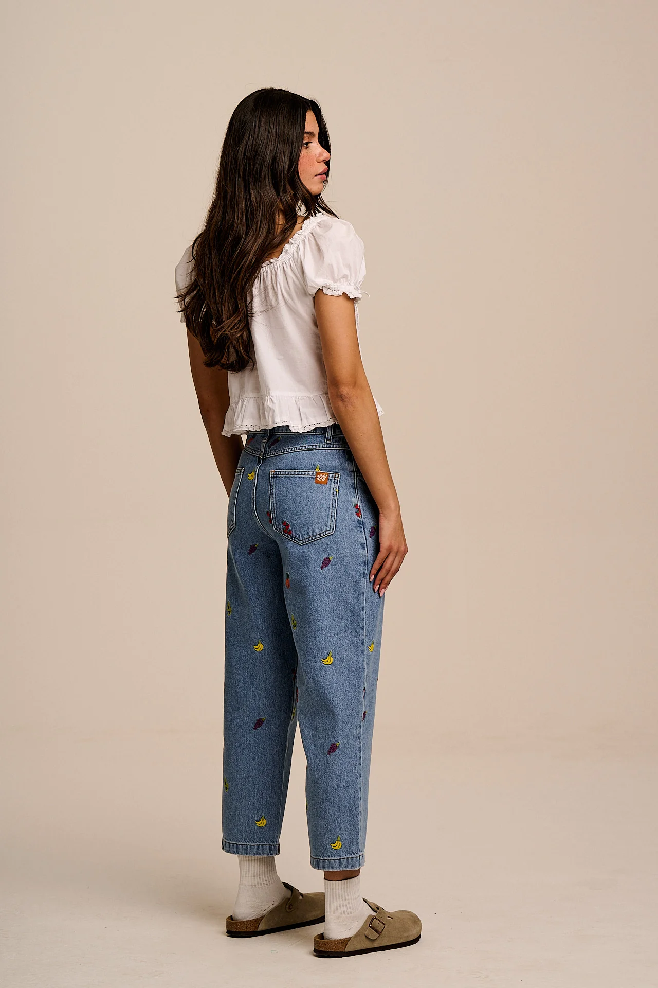 Drew - Cropped Straight Legged Cotton Trousers in Light Wash Veg Embroidery - Image 11