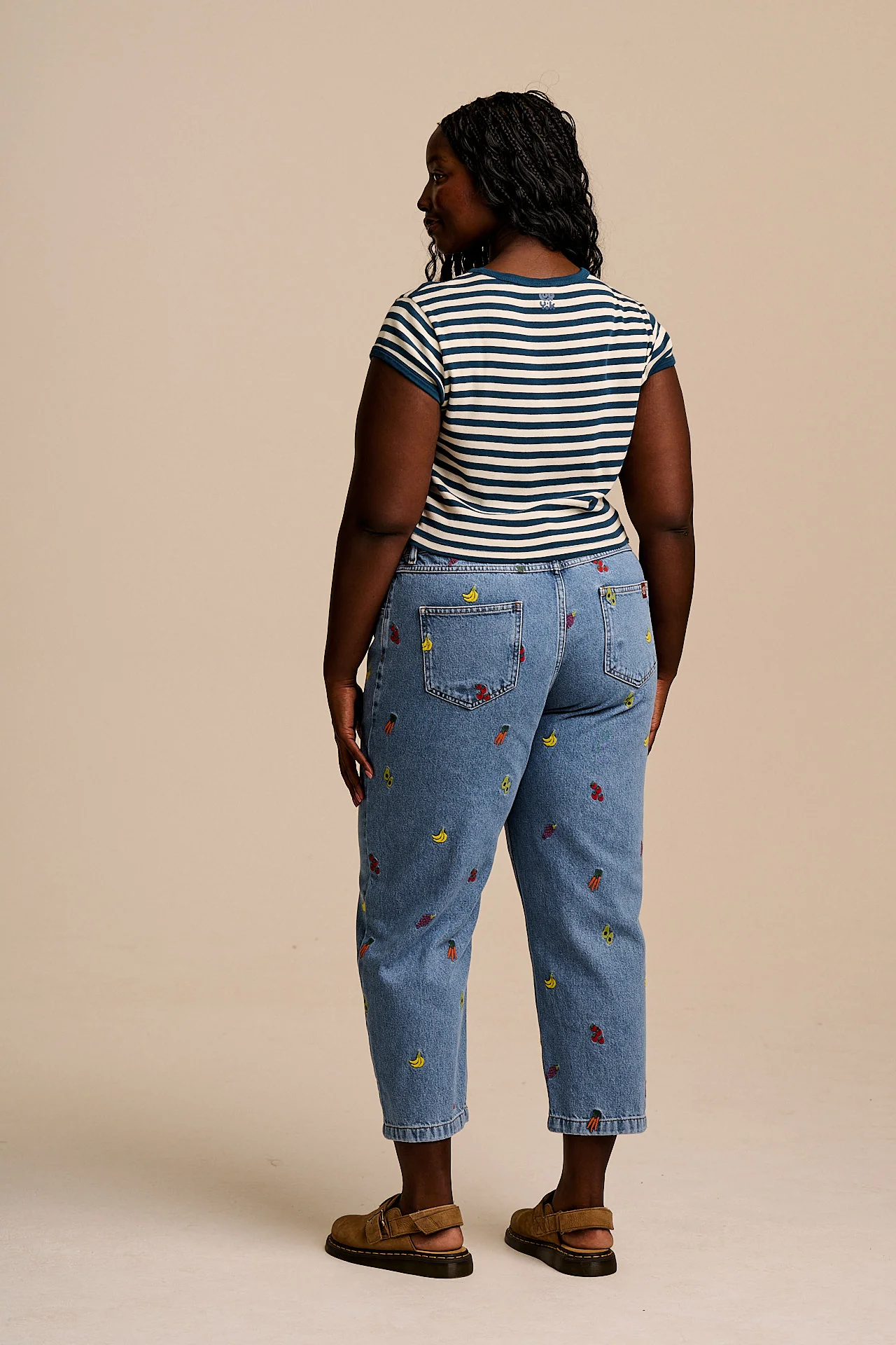 Drew - Cropped Straight Legged Cotton Trousers in Light Wash Veg Embroidery - Image 13