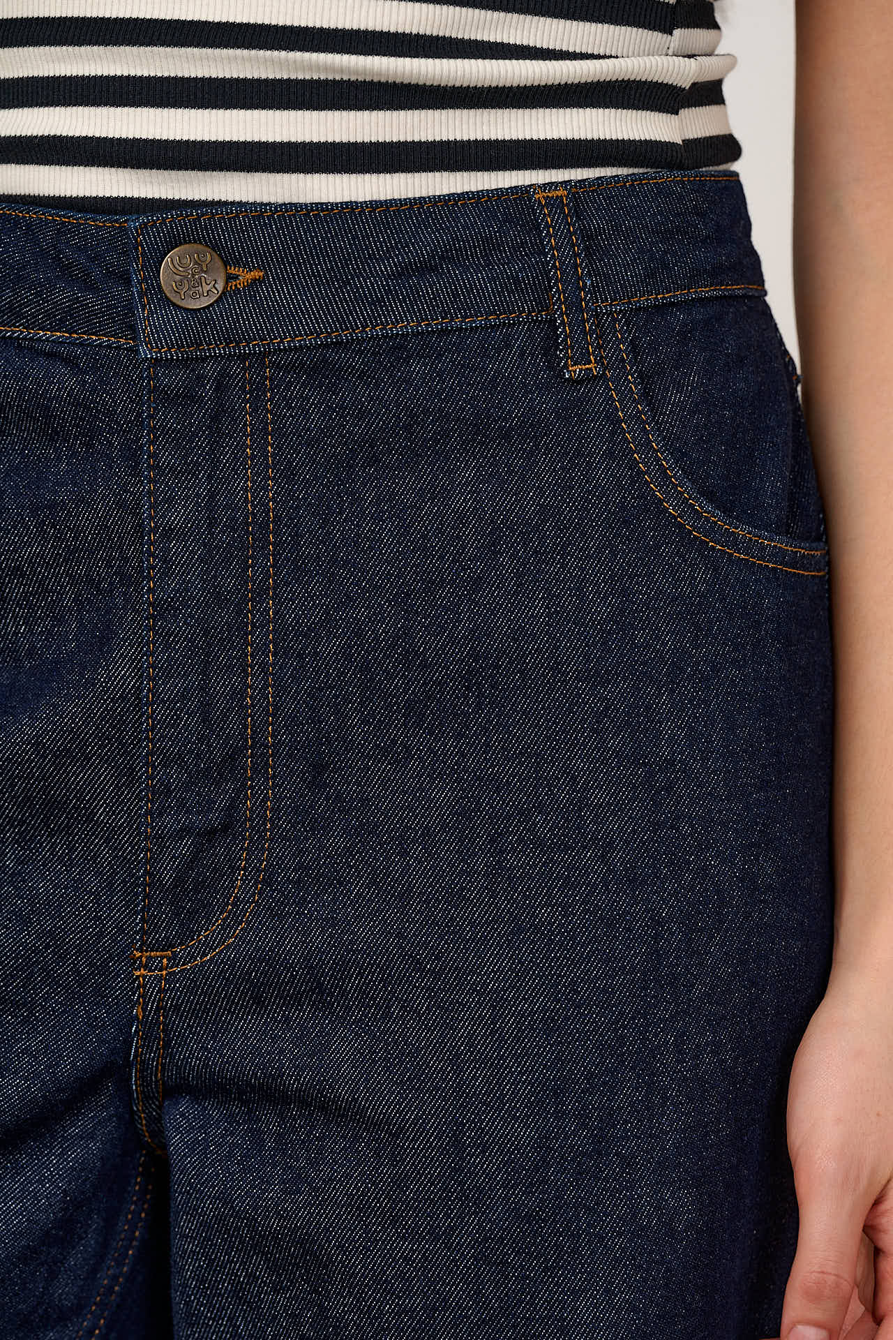 Drew - Cropped Straight Leg Denim Jeans in Vintage Indigo - Image 3