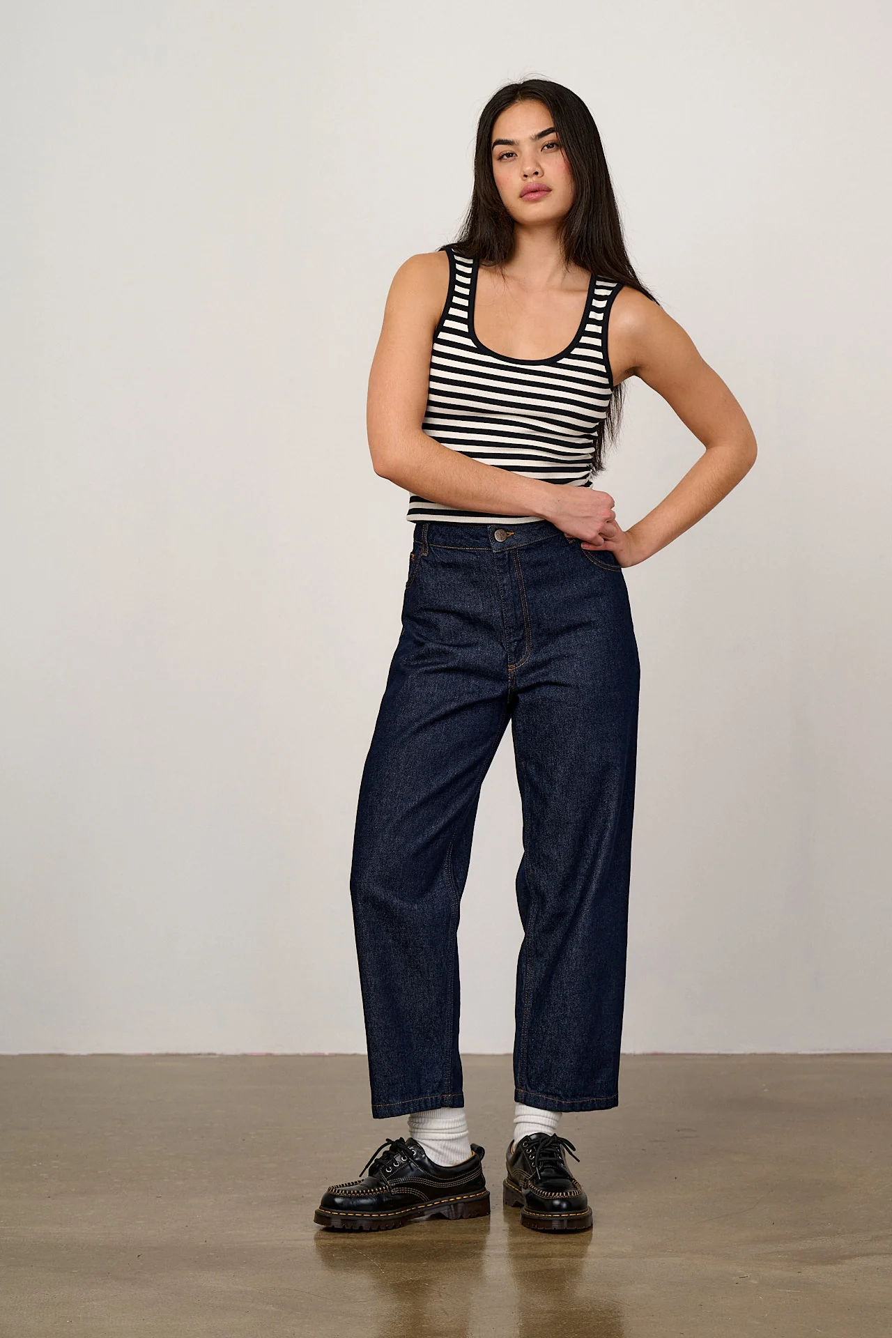 Drew - Cropped Straight Leg Denim Jeans in Vintage Indigo - Image 4