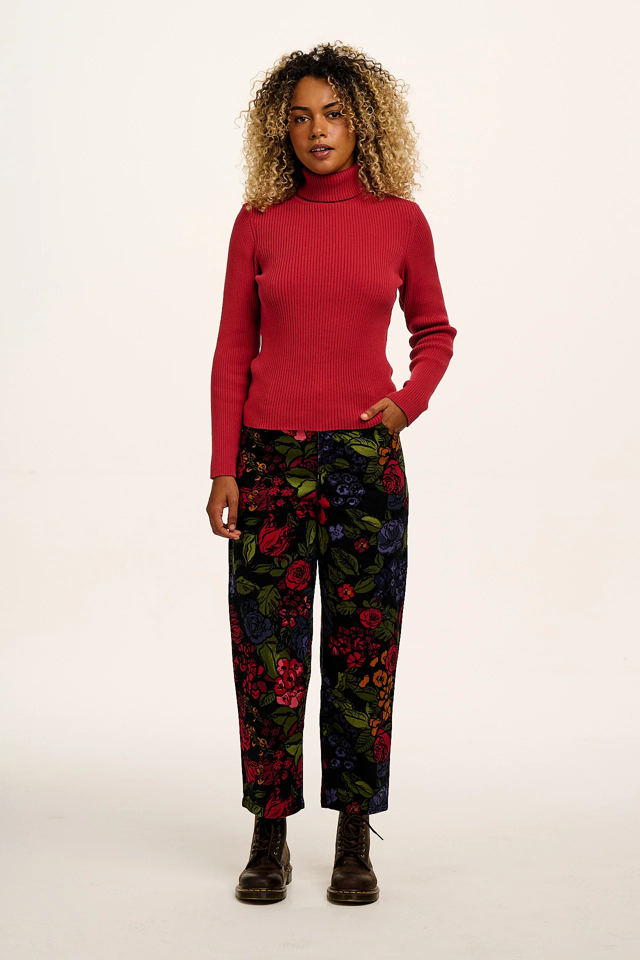 Drew - Cropped Straight Leg Cotton Trousers in Maria Print - Image 4