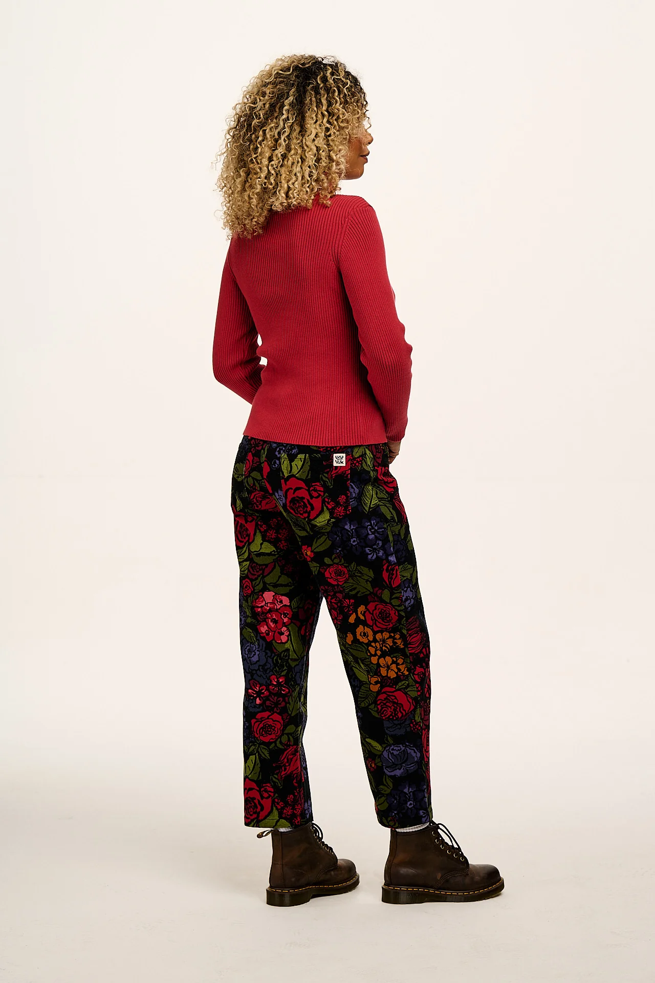 Drew - Cropped Straight Leg Cotton Trousers in Maria Print - Image 5
