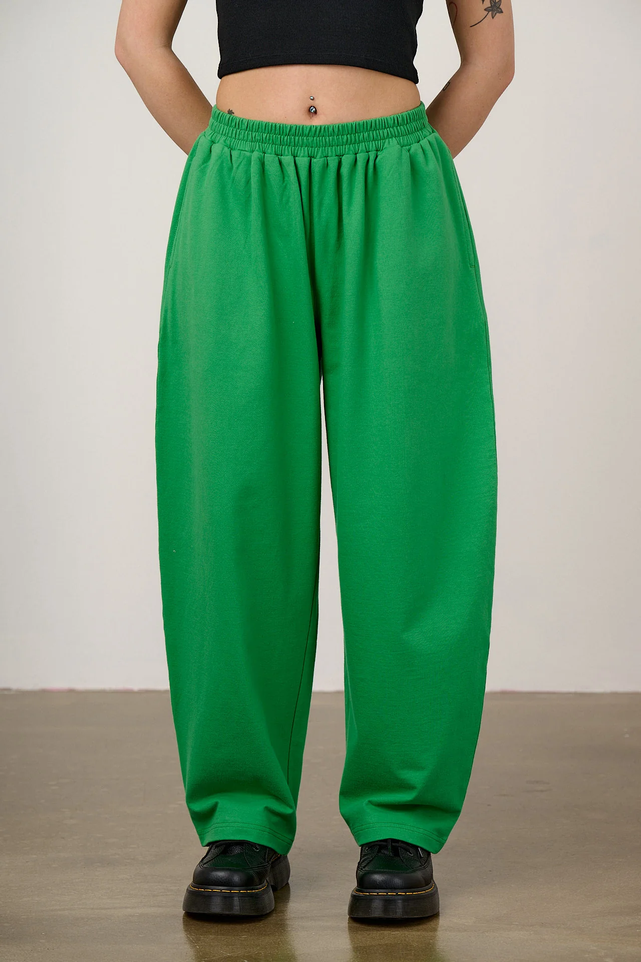 Freddie - Barrel Leg Cotton Jersey Trousers in Kelly Green - Image 3