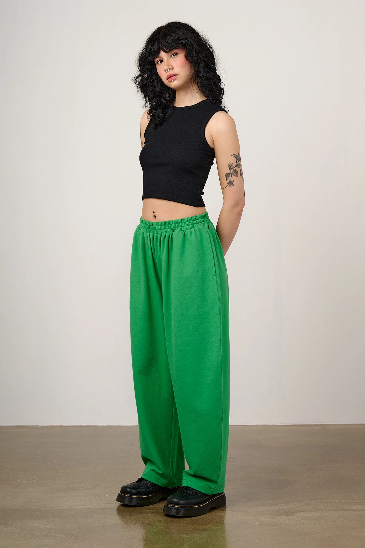 Freddie - Barrel Leg Cotton Jersey Trousers in Kelly Green - Image 5