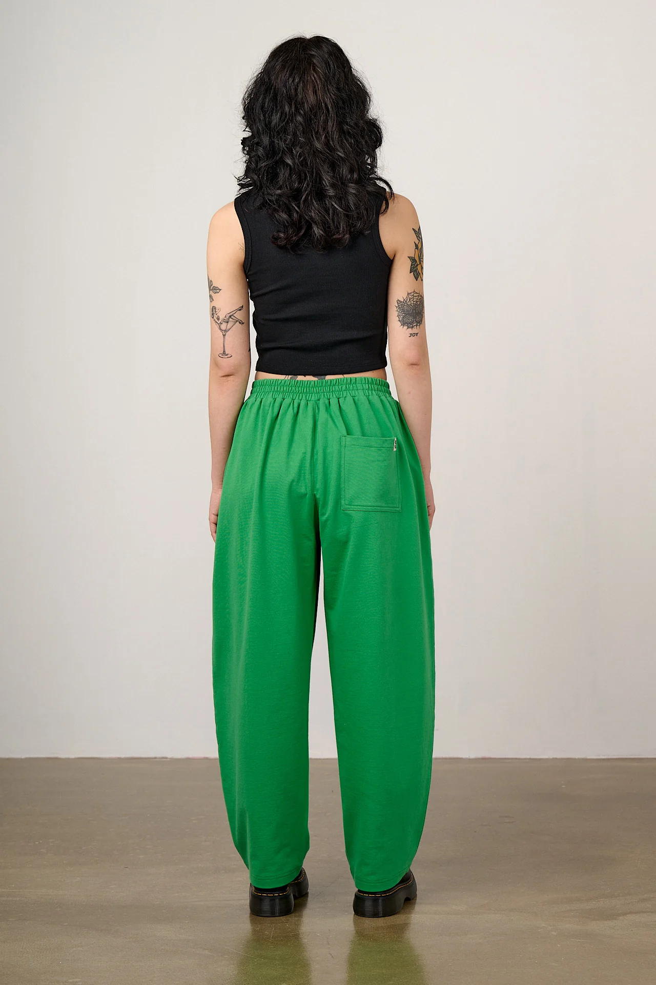 Freddie - Barrel Leg Cotton Jersey Trousers in Kelly Green - Image 6