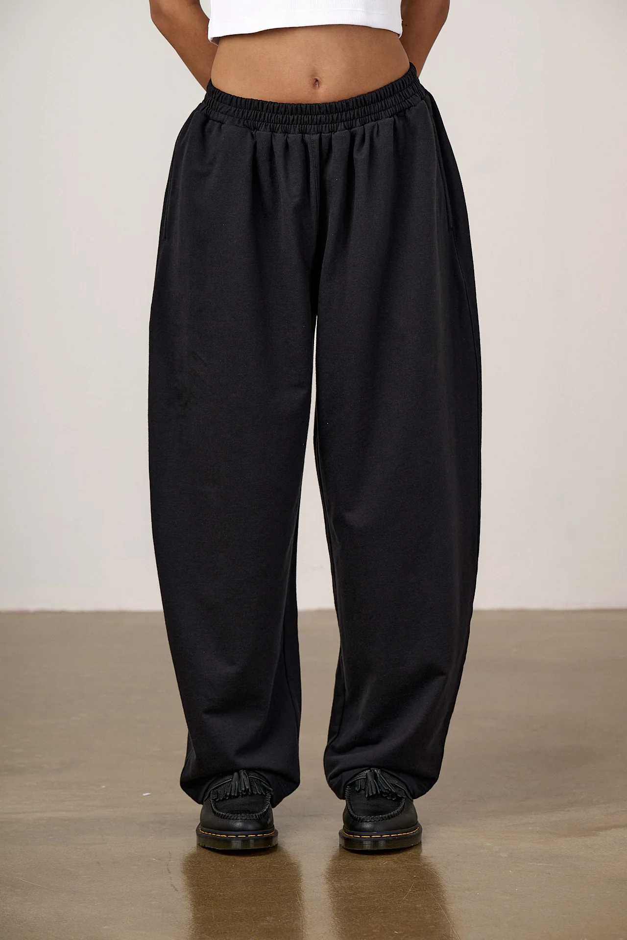 Freddie - Barrel Leg Cotton Jersey Trousers in Black - Image 2