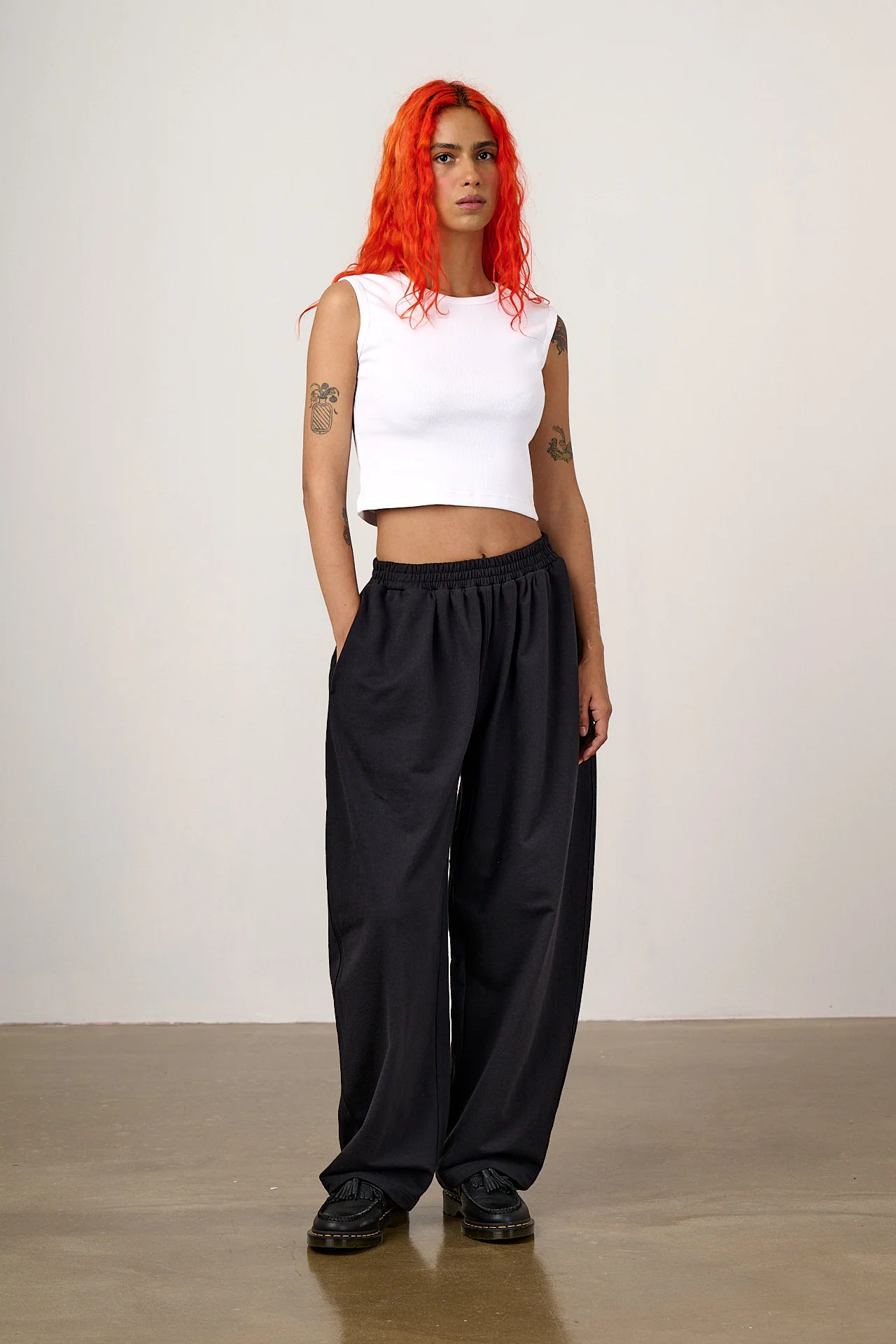 Freddie - Barrel Leg Cotton Jersey Trousers in Black - Image 7