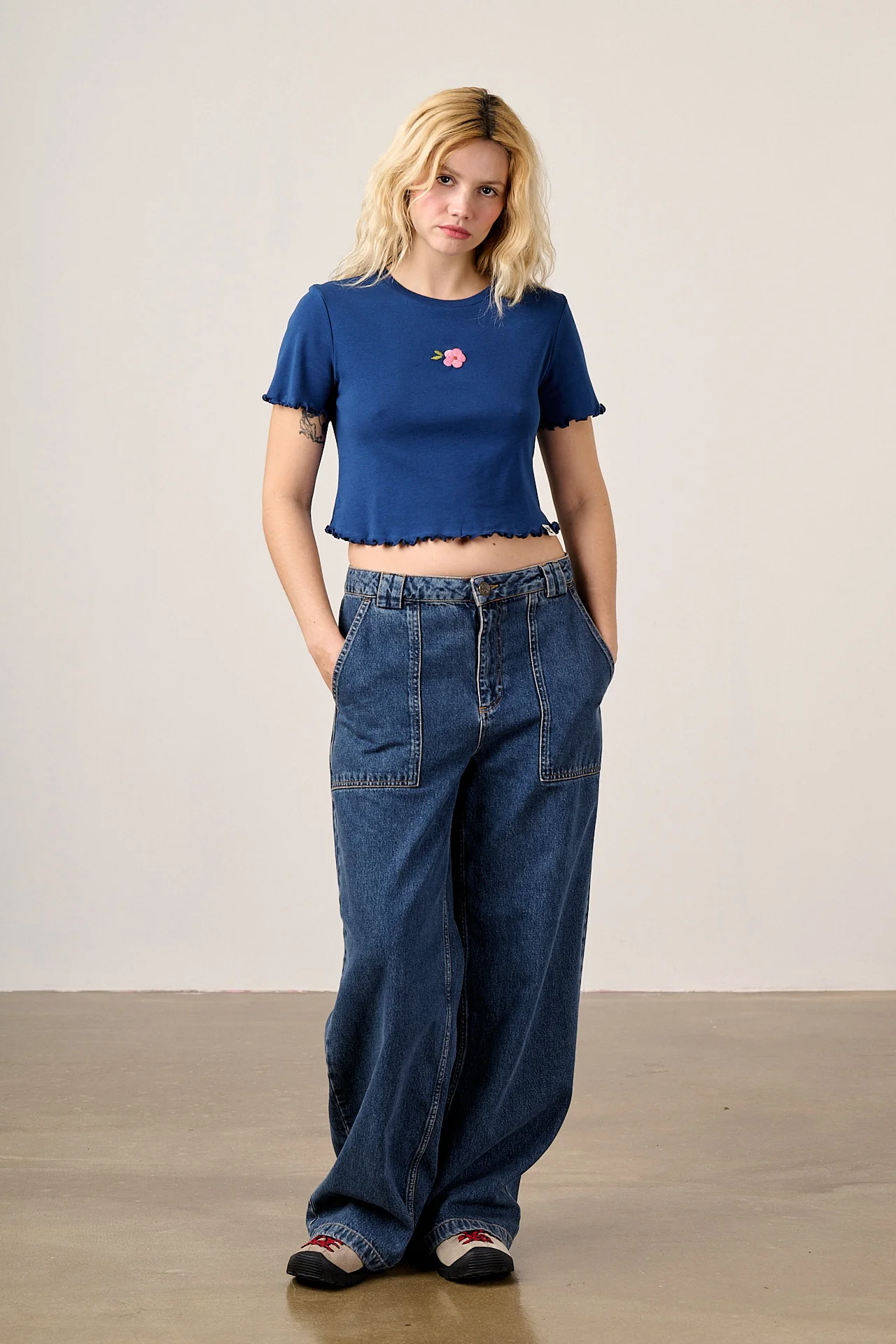 Greta - Cropped Cotton Top in Navy with Flower Embroidery - Image 3