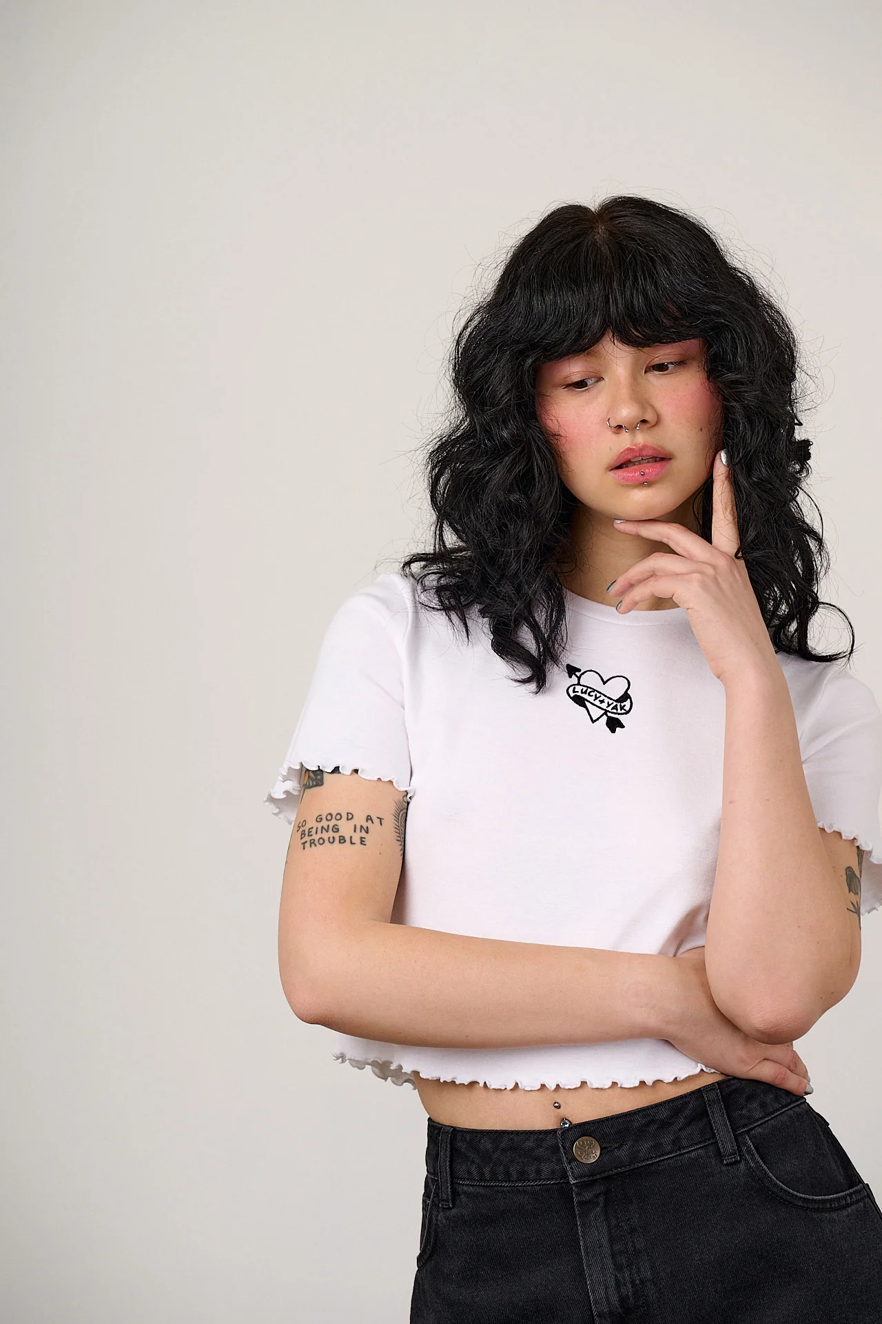 Greta - Cropped Cotton Top in White with Tattoo Heart Embroidery - Image 4