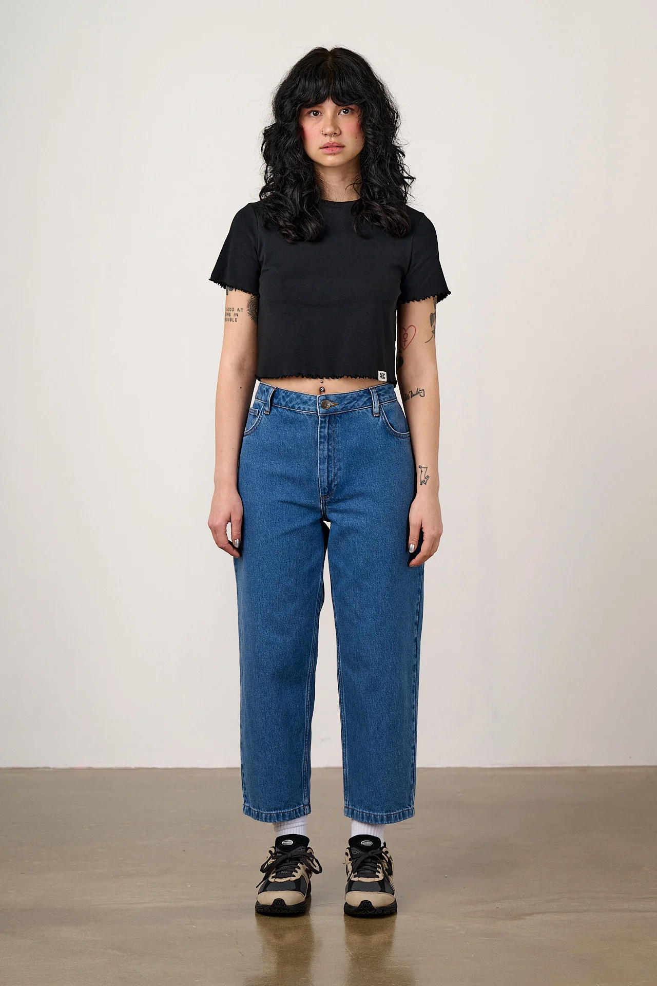 Greta - Cropped Cotton Top in Black - Image 5