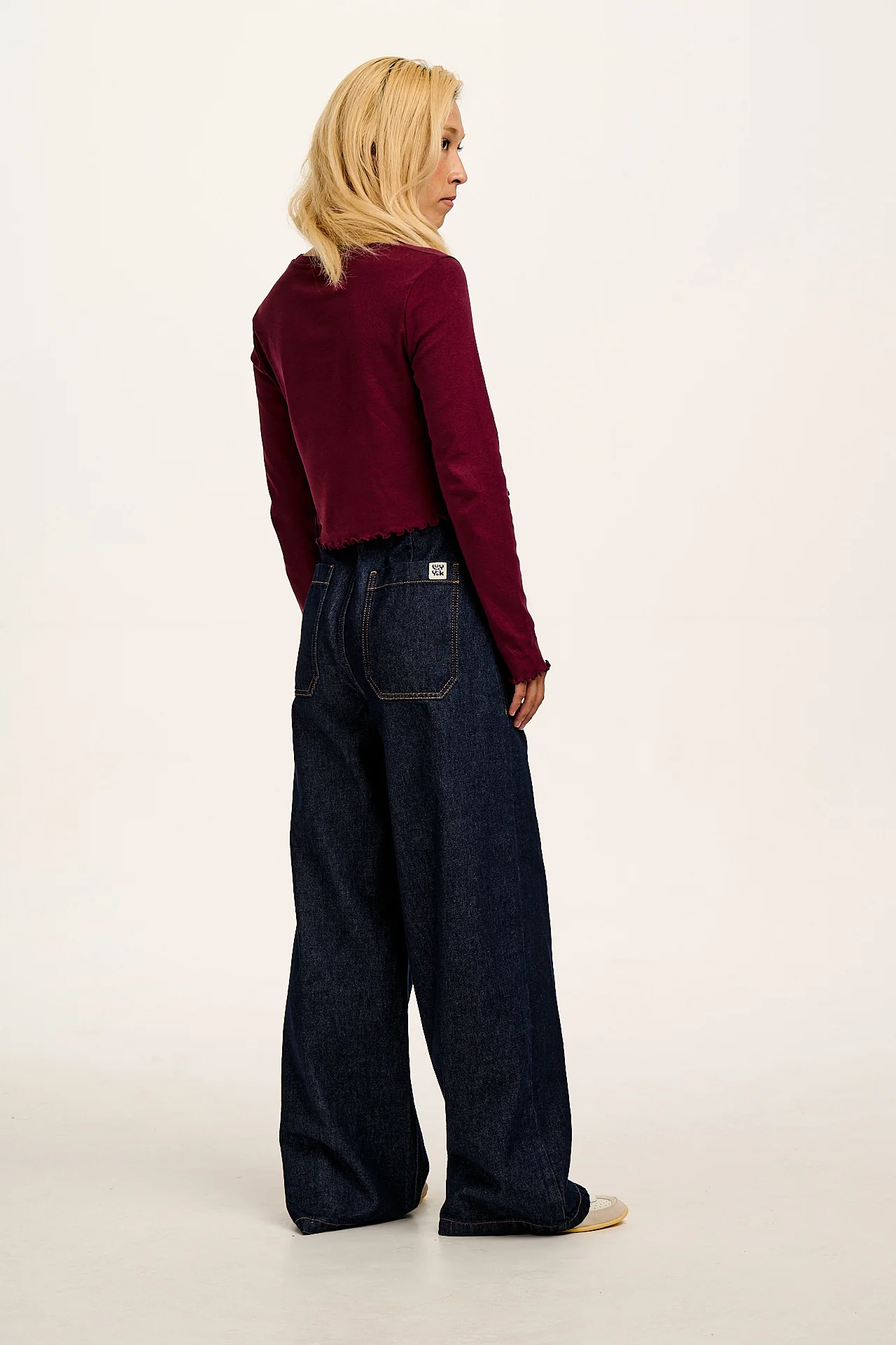 Hansel - Long Sleeve Cotton Crop Top in Wine - Image 3