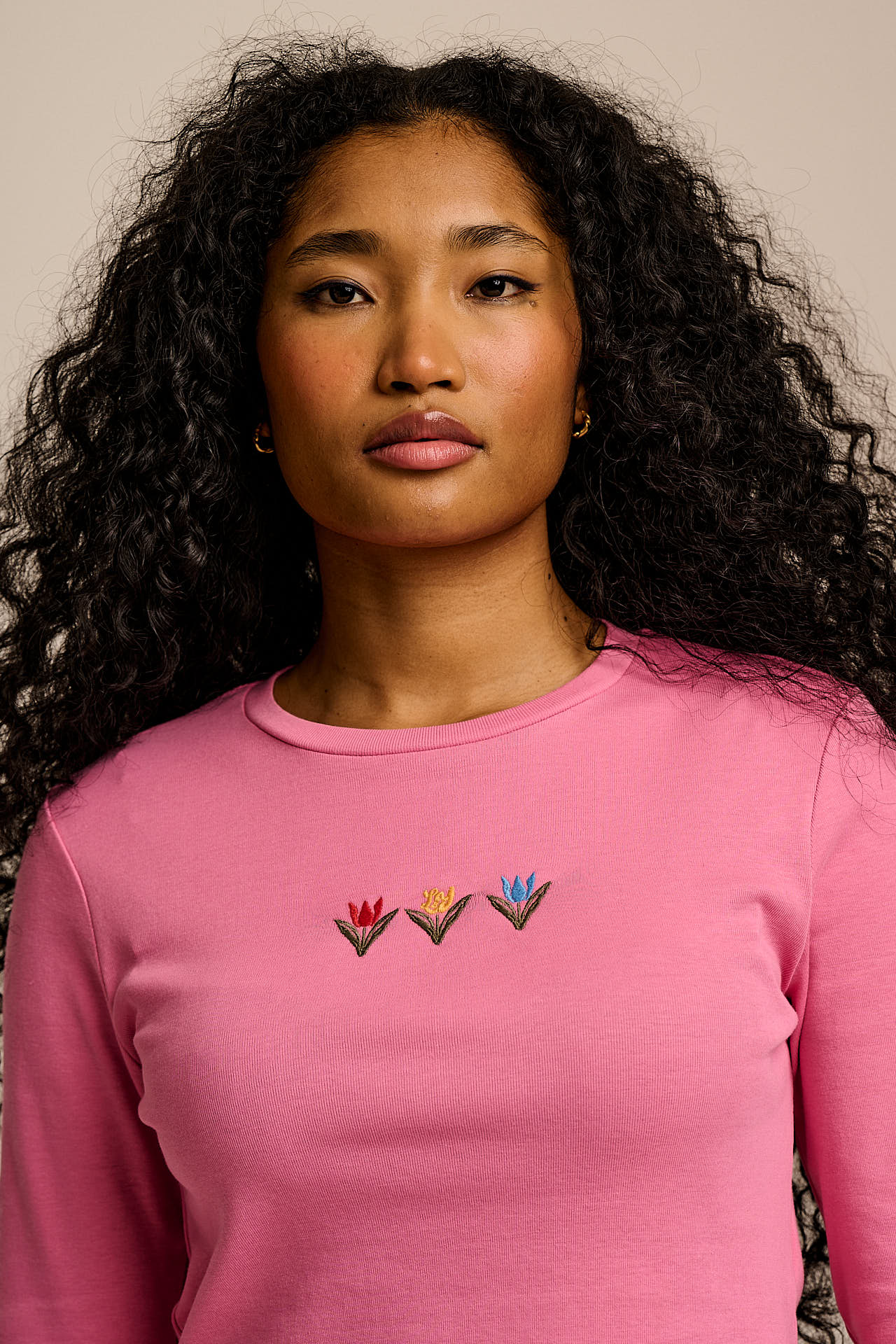 Hansel - Long Sleeve Cotton Crop Top in Pink Tulip Embroidery - Image 2