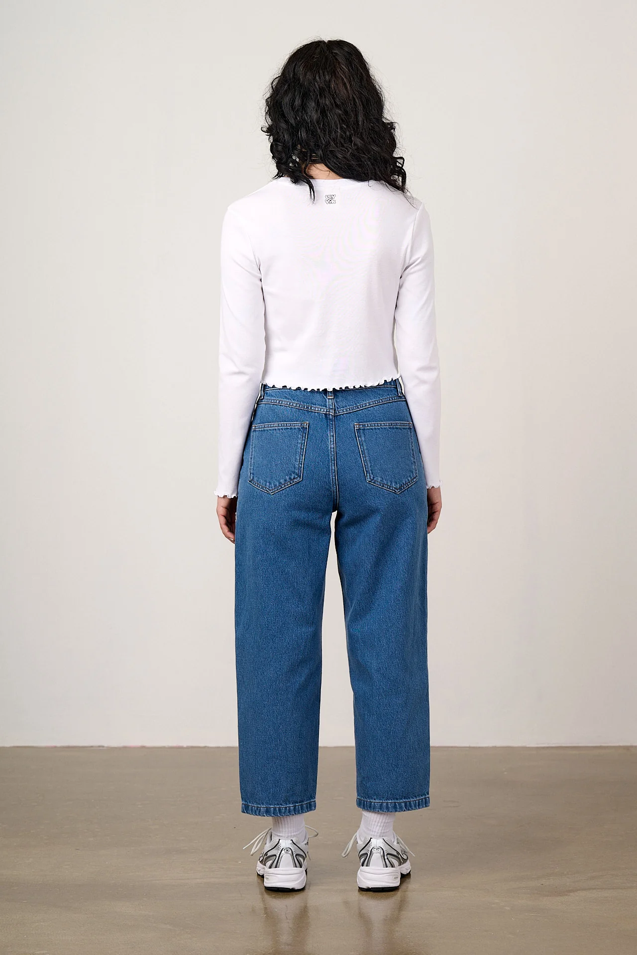 Hansel - Long Sleeve Cotton Crop Top in White - Image 4
