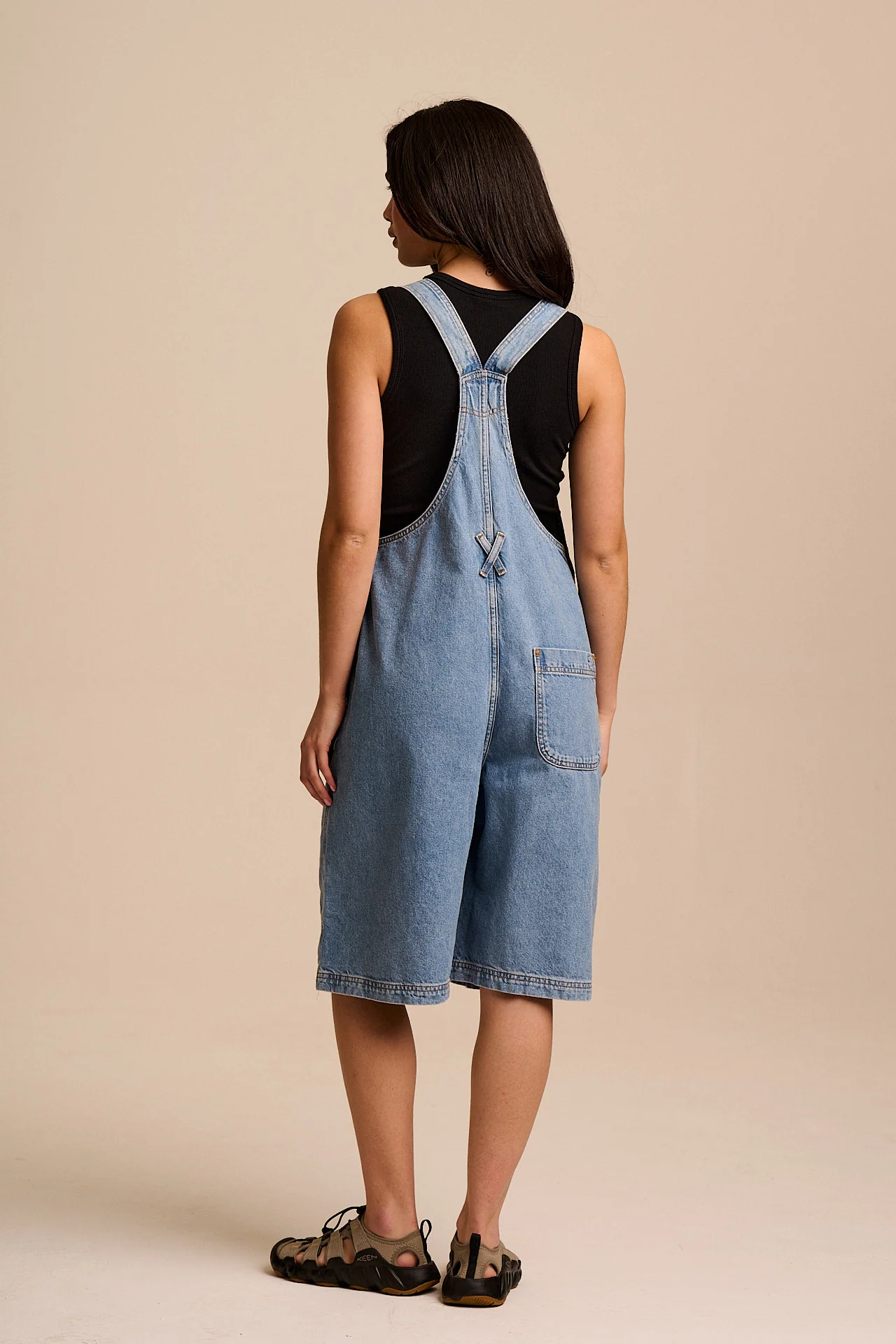 Jara - Denim Dungarees Shorts in Light Wash with Metal Clasps - Image 11
