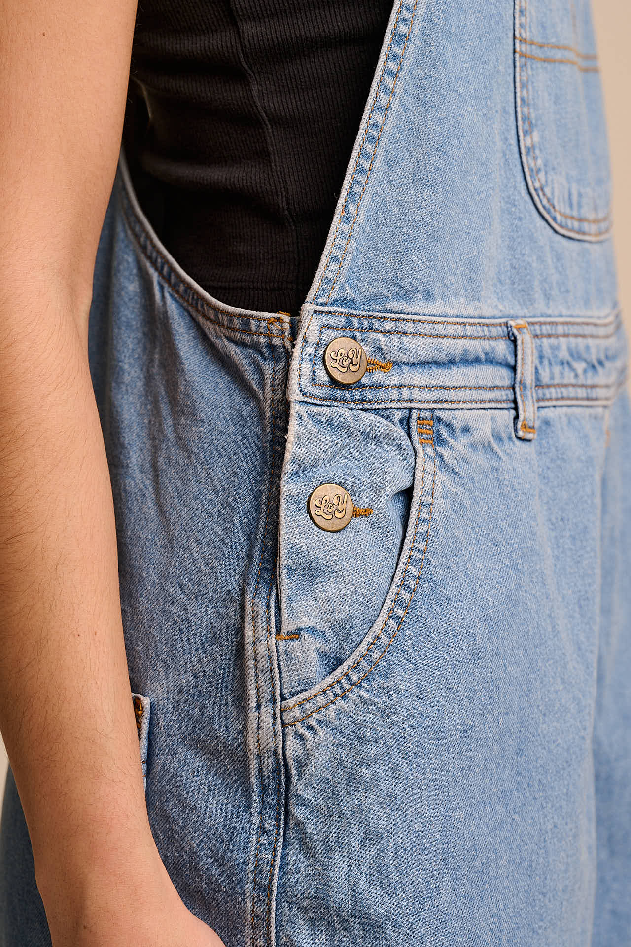 Jara - Denim Dungarees Shorts in Light Wash with Metal Clasps - Image 12