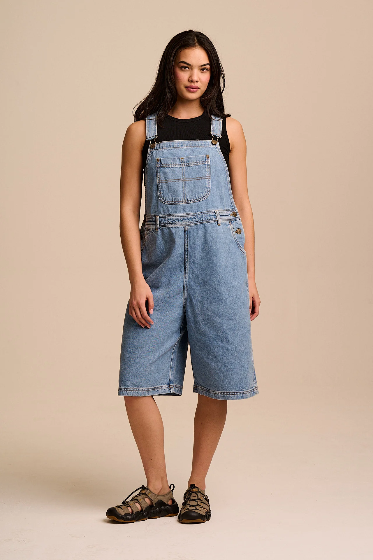 Jara - Denim Dungarees Shorts in Light Wash with Metal Clasps - Image 2