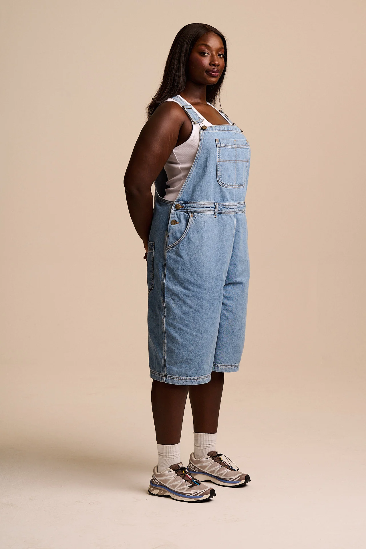 Jara - Denim Dungarees Shorts in Light Wash with Metal Clasps - Image 6