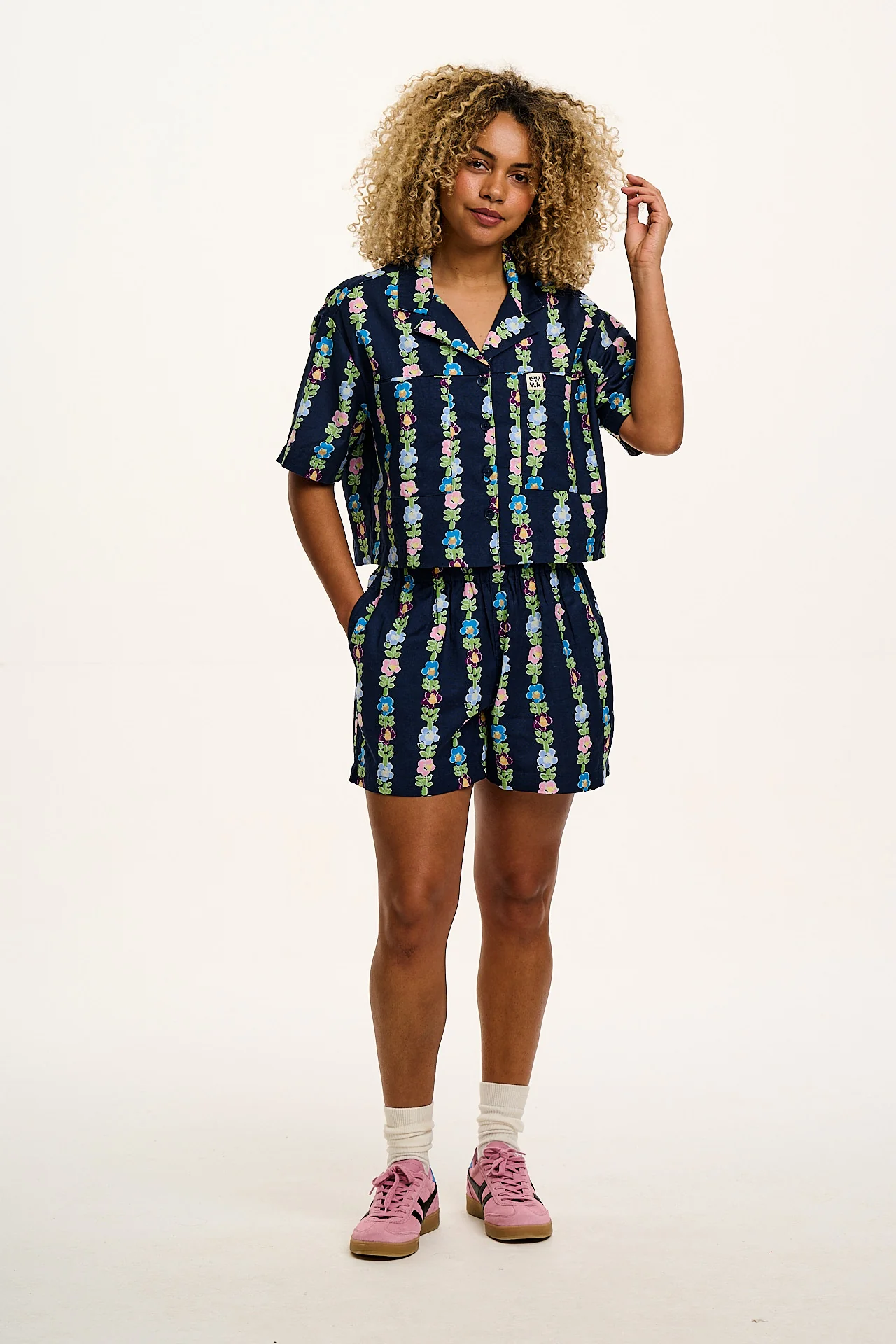Jessie - Cotton & Linen Shorts in Navy Island Bloom Floral Print - Image 5