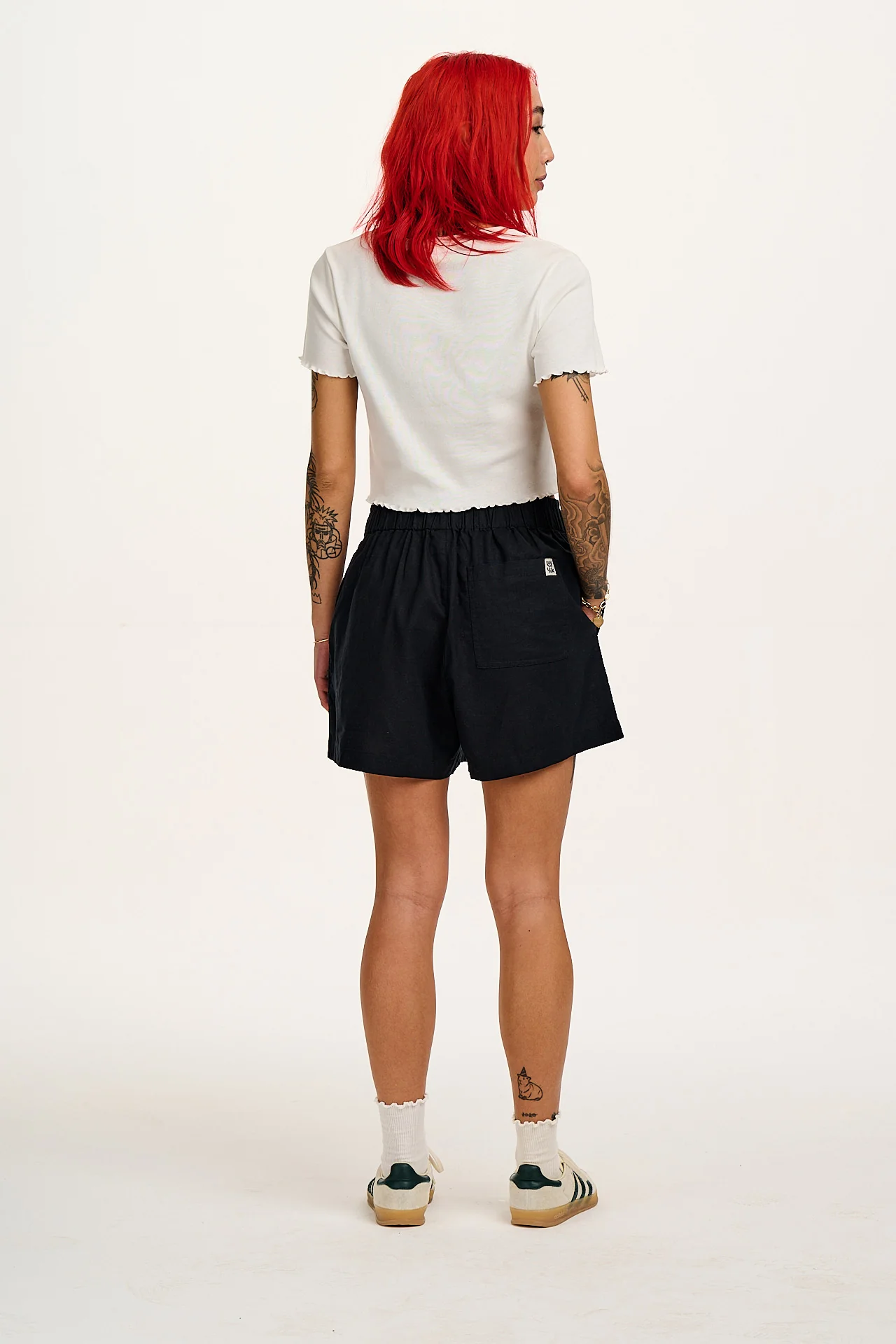 Jessie - Cotton & Linen Shorts in Black - Image 6