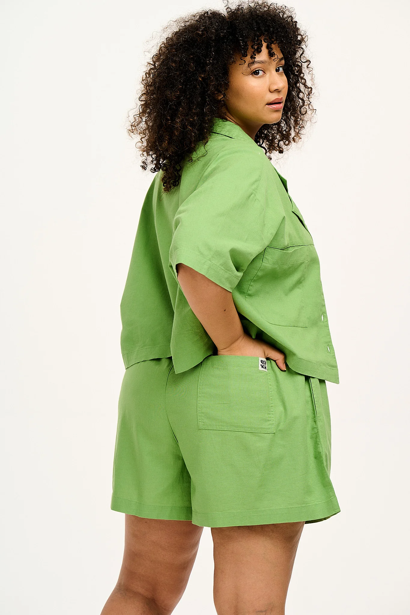 Jessie - Cotton & Linen Shorts in Matcha Green - Image 8
