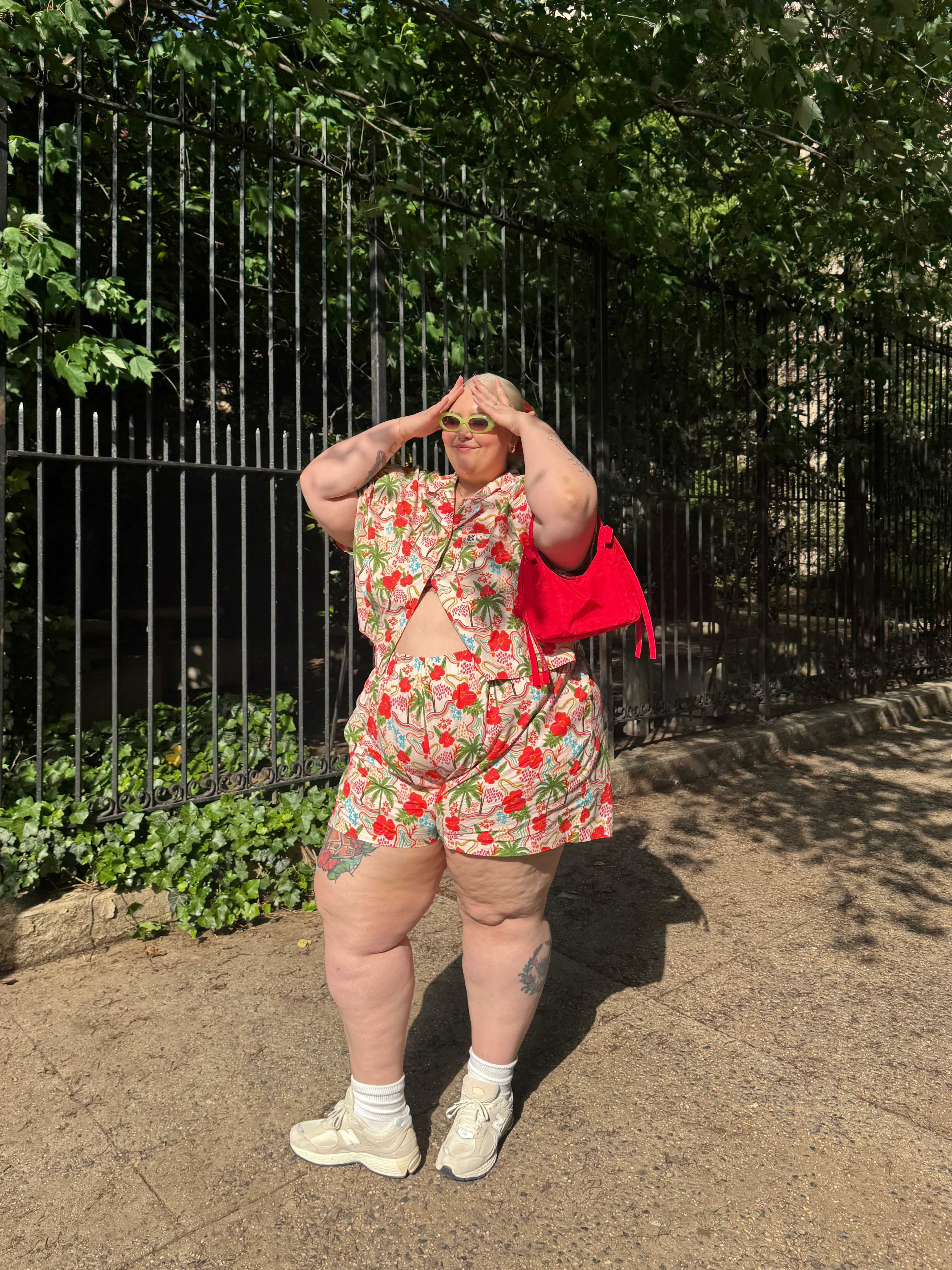 Jessie - Cotton & Linen Shorts in Totally Tropical Print - Image 4