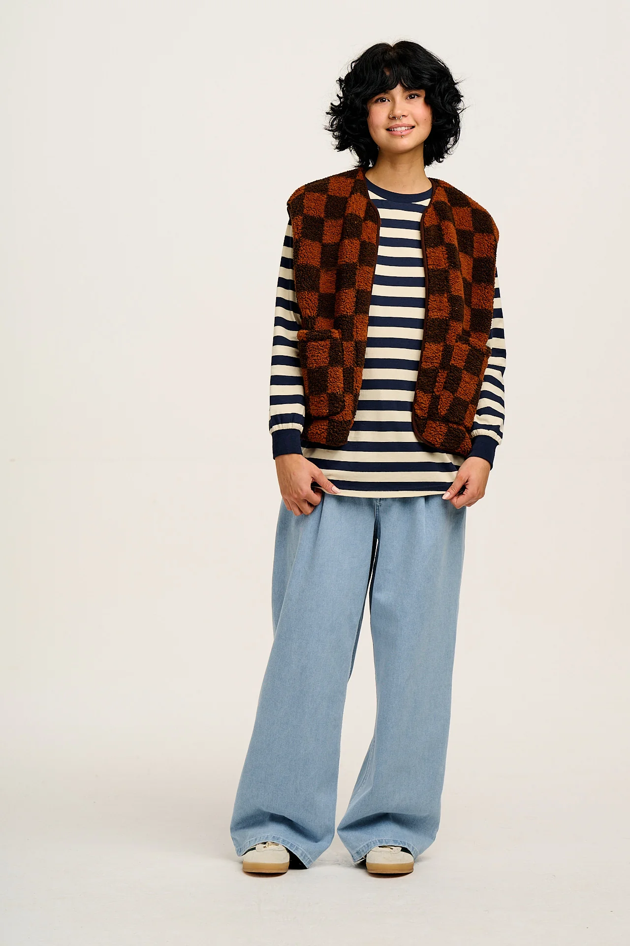 Kenny - Long Sleeve Skater Cotton T-Shirt in Navy & Ecru Stripe - Image 14