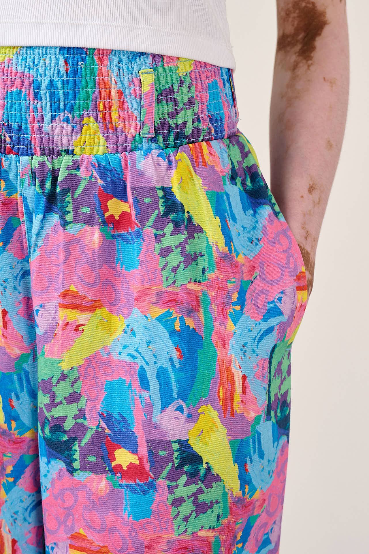 L.E Alexa - Cotton Trousers in Arthouse & Yak - Image 4