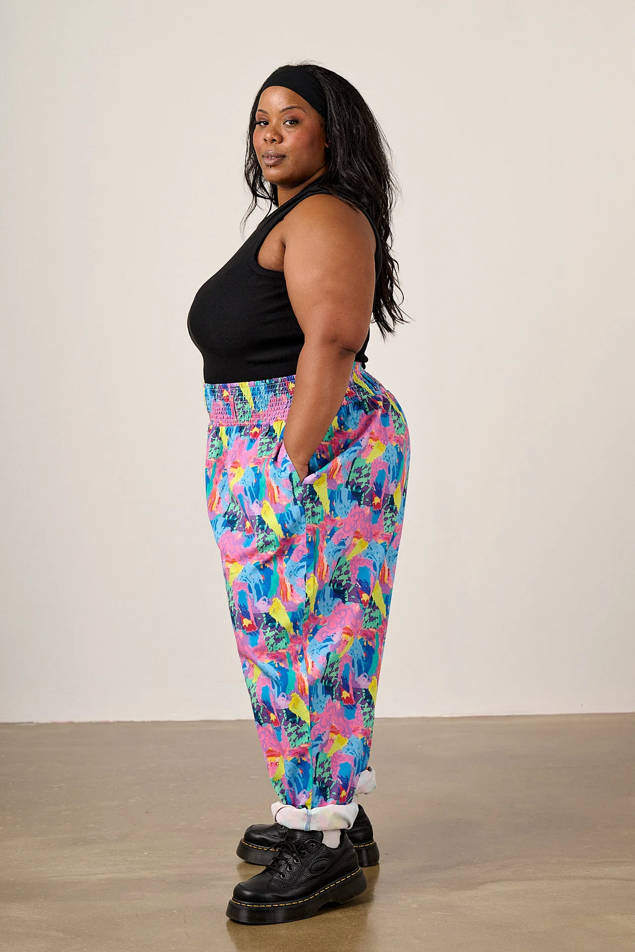 L.E Alexa - Cotton Trousers in Arthouse & Yak - Image 6