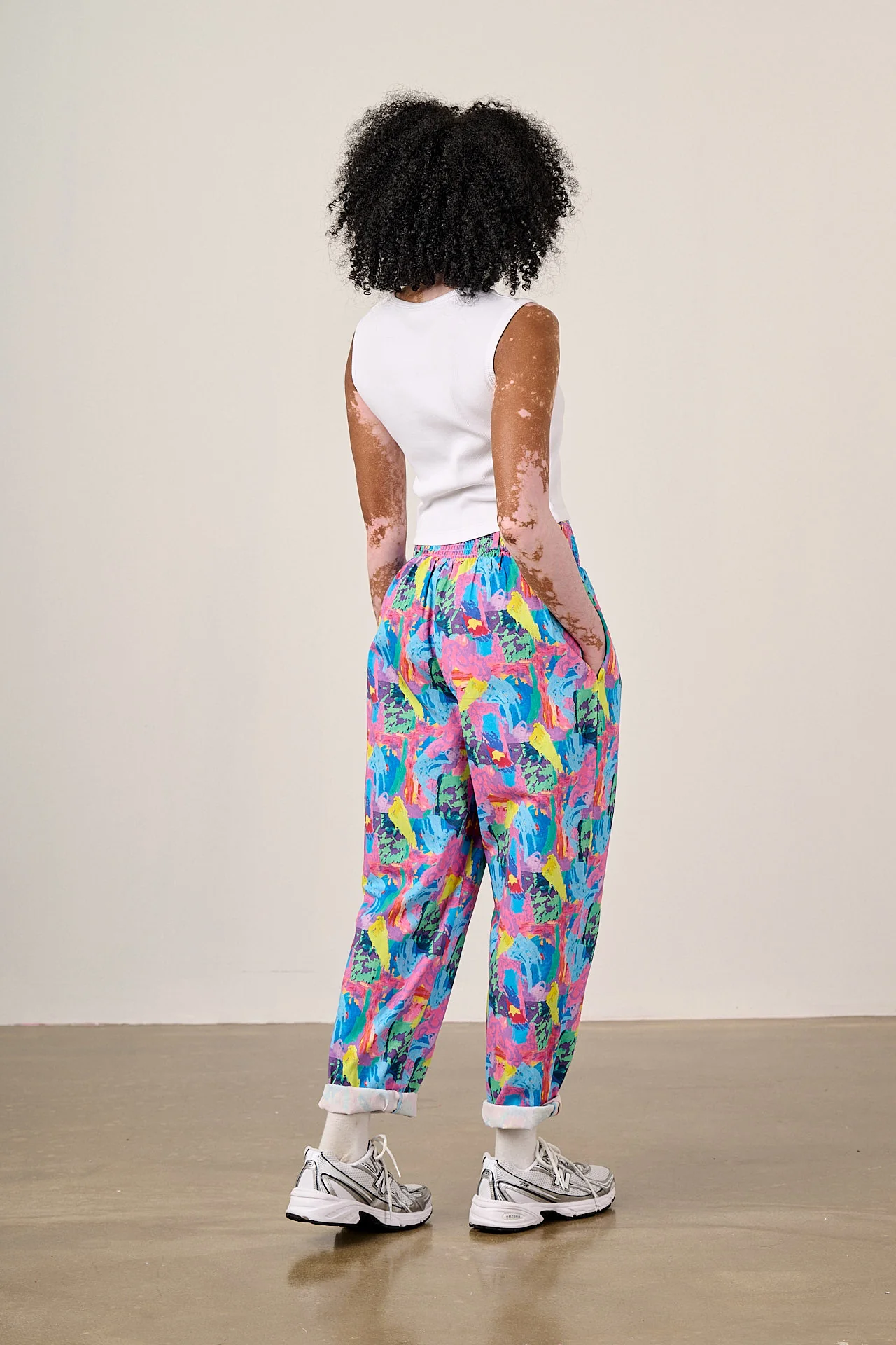 L.E Alexa - Cotton Trousers in Arthouse & Yak - Image 9