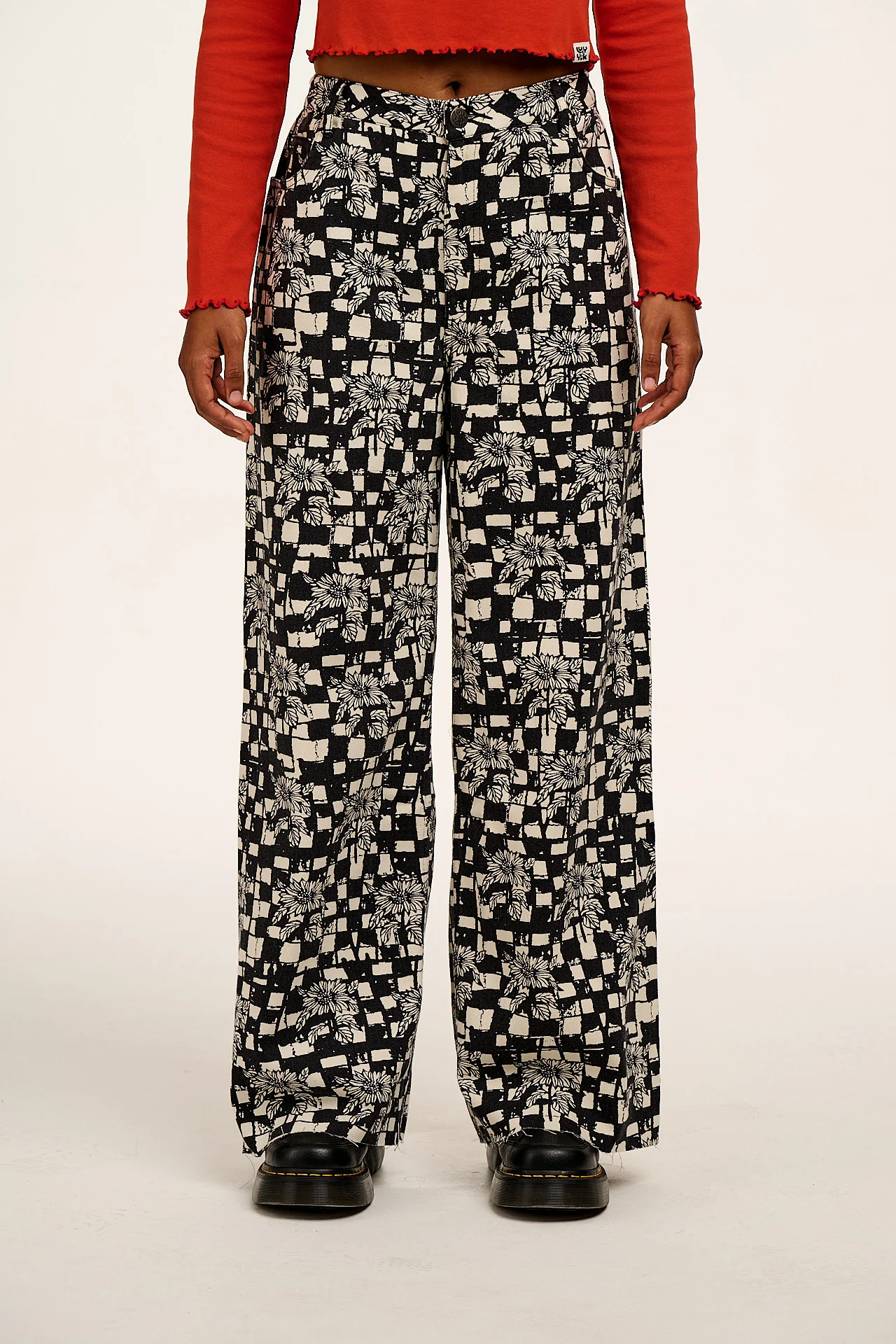 L.E. Carter - High Waisted Jeans in Black & White Sunflower Check - Image 2