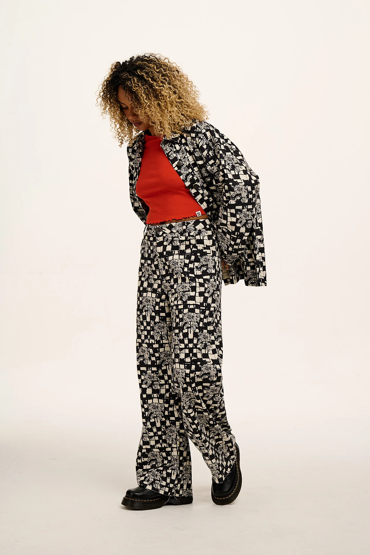 L.E. Carter - High Waisted Jeans in Black & White Sunflower Check - Image 4