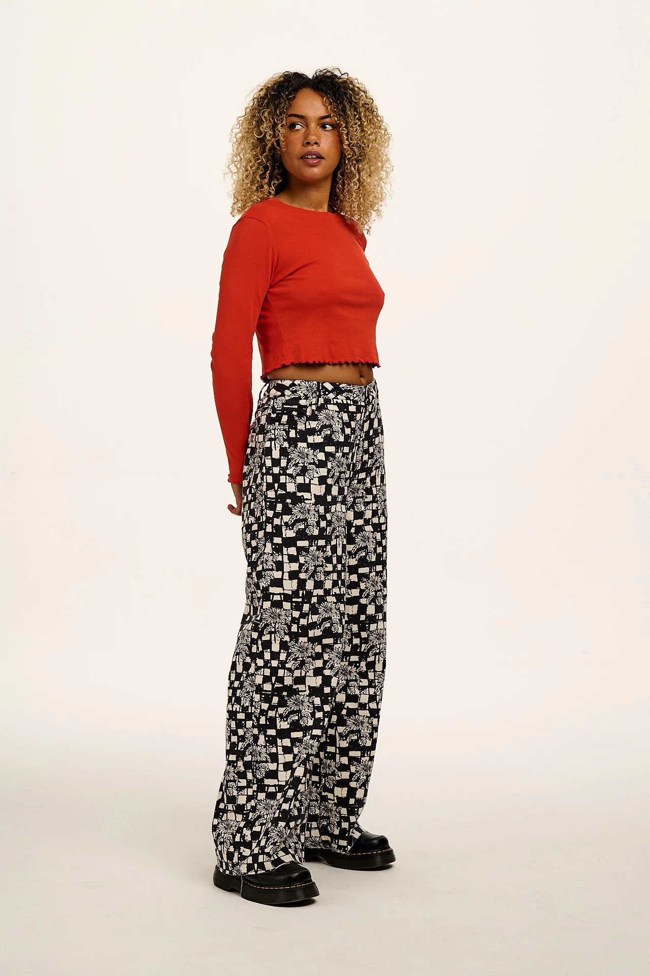 L.E. Carter - High Waisted Jeans in Black & White Sunflower Check - Image 5