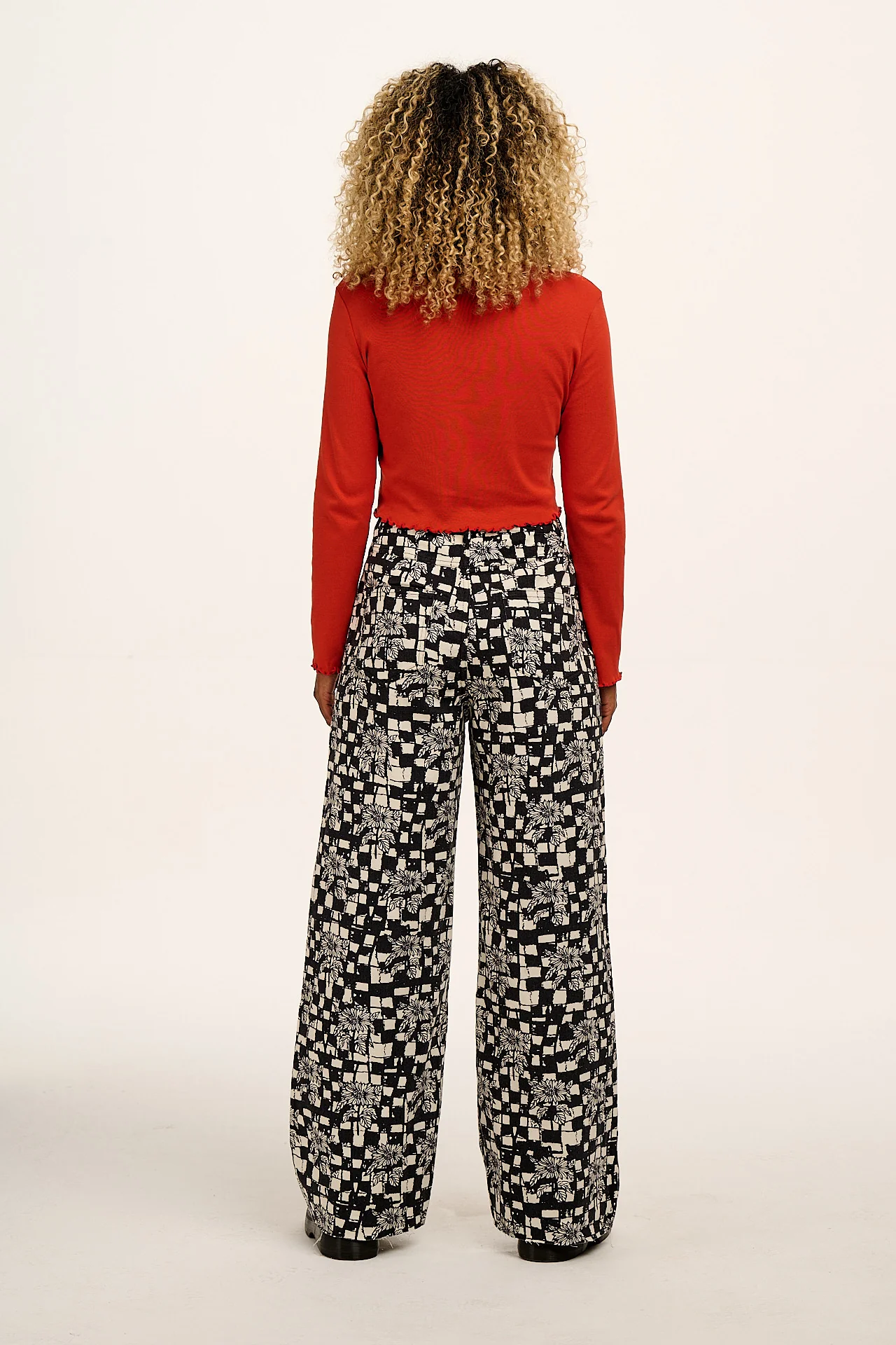 L.E. Carter - High Waisted Jeans in Black & White Sunflower Check - Image 6